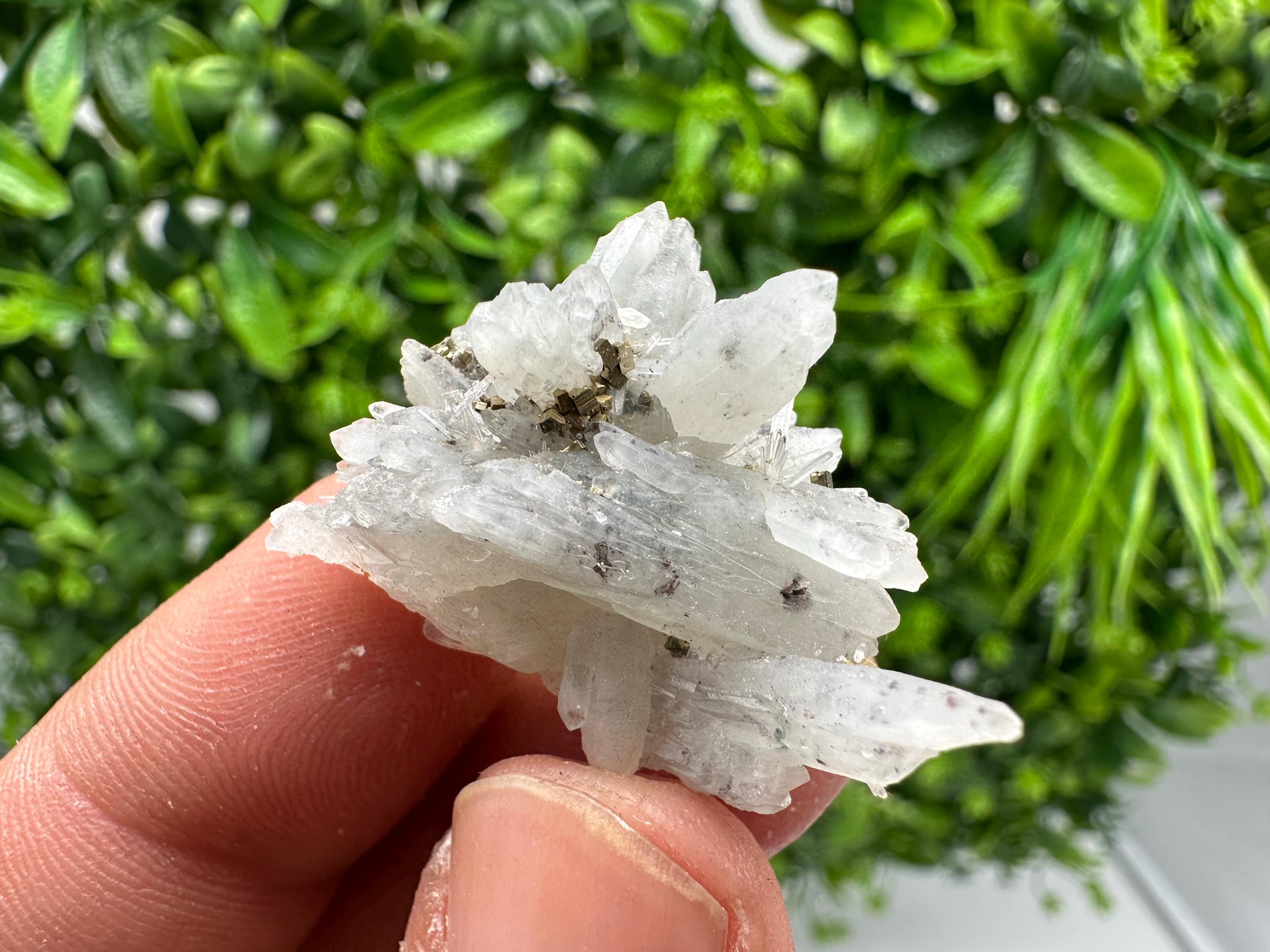 Lovely specimen Green Quartz inclusions Chlorite and Sphalerite/ Natural minerals/ Souvenir crystal gift minerals famous 9th September/Madan