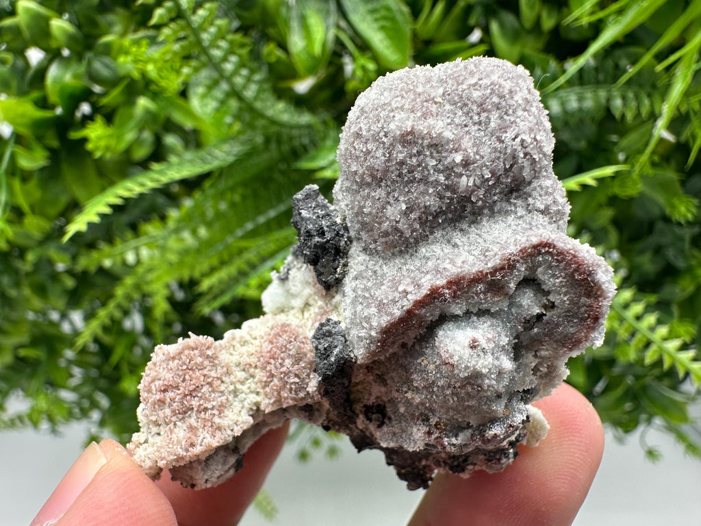 Wonderful Red Chalcedony,chlorite inclusion from 9th September mine,Bulgaria,natural,collection mineral specimen,home decor stone,gift cryst