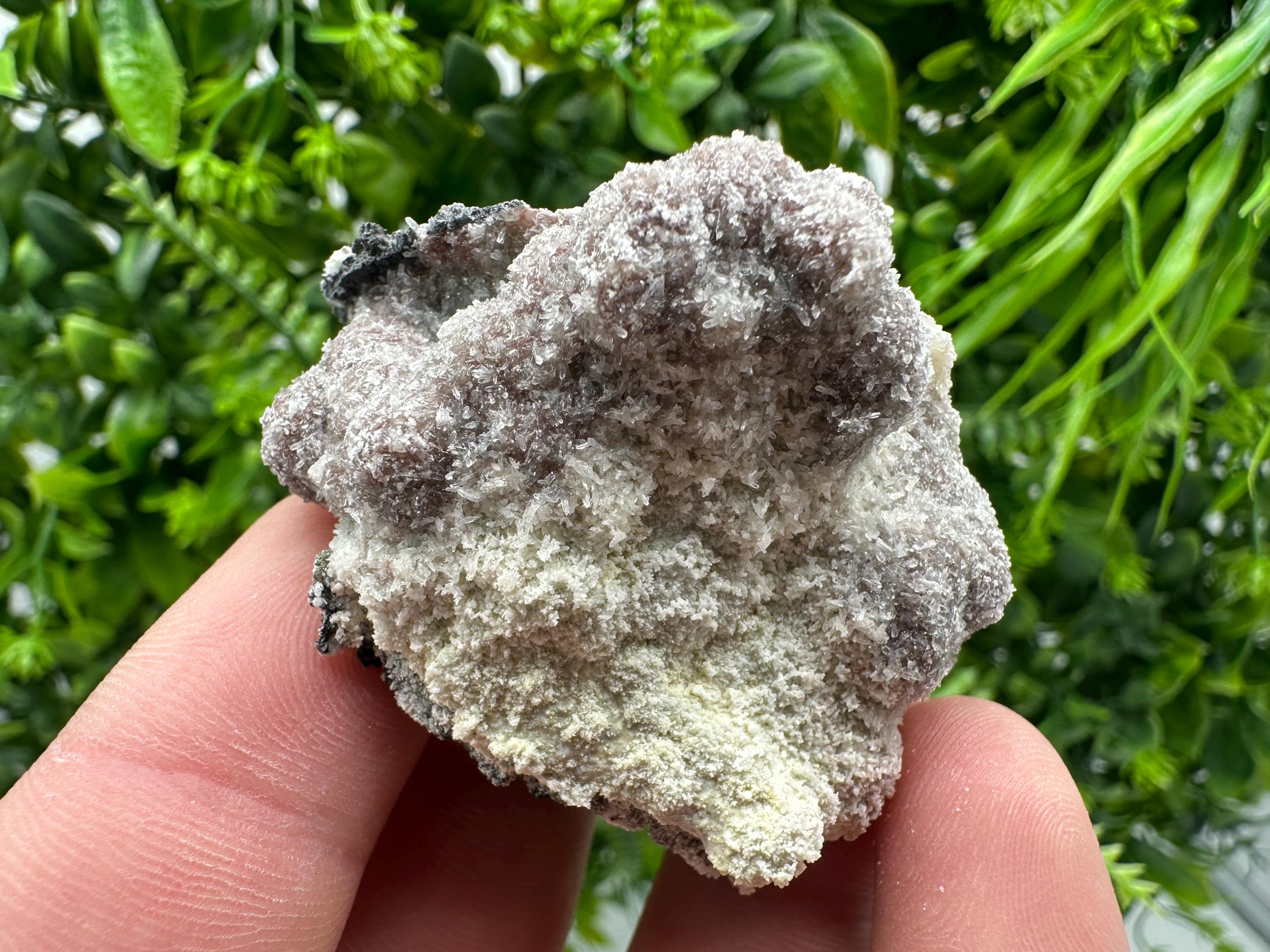 Wonderful Red Chalcedony,chlorite inclusion from 9th September mine,Bulgaria,natural,collection mineral specimen,home decor stone,gift cryst