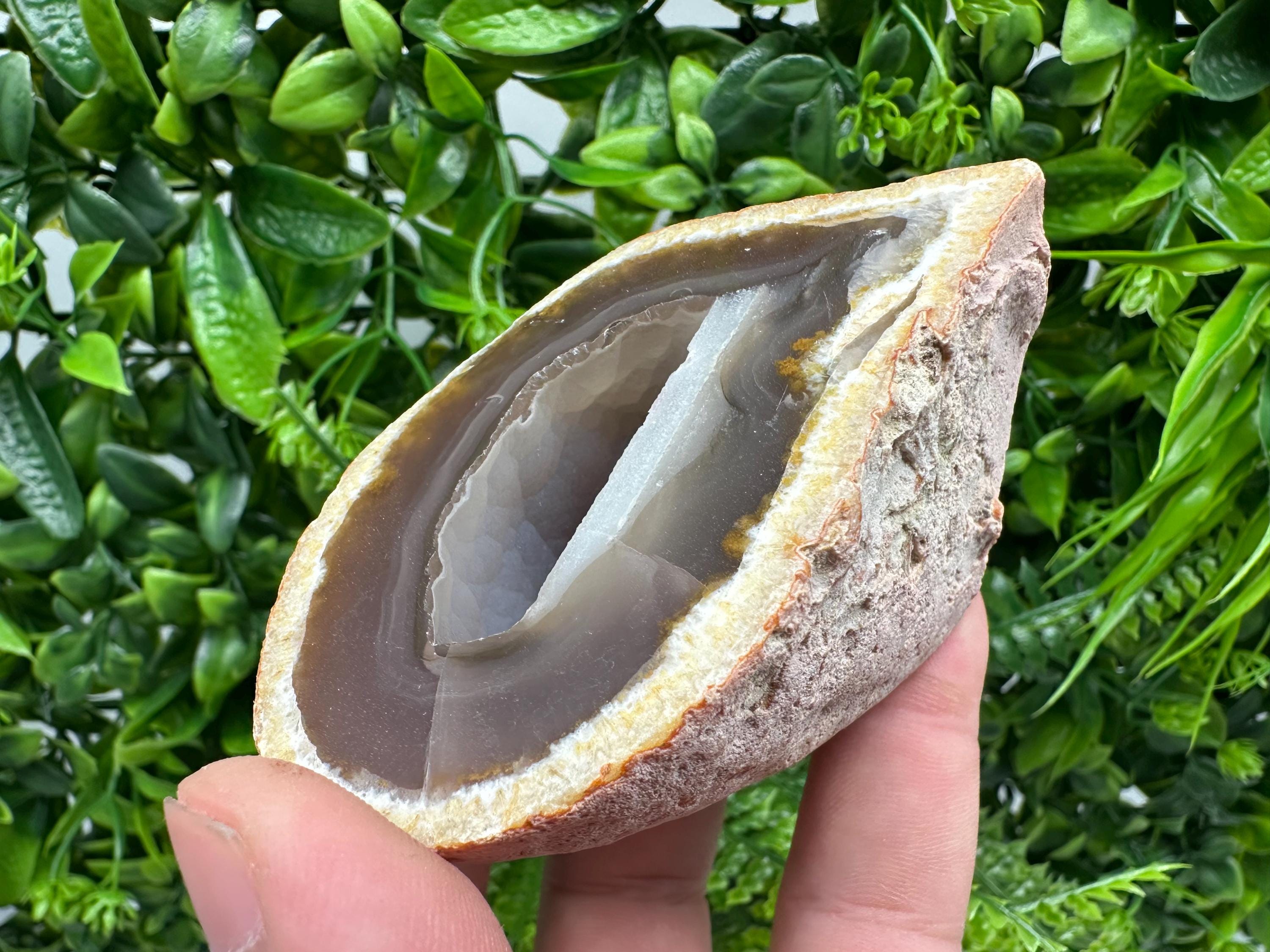 Natural Agate Geode: Druzy Quartz Crystal (9/5.5/5 cm)