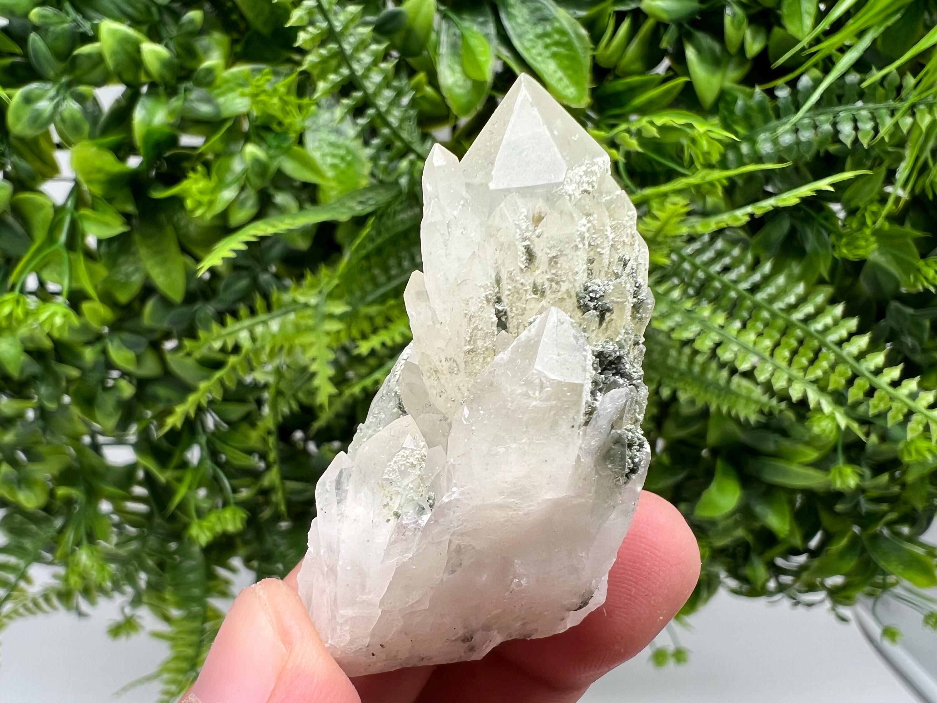 Wonderful Transparent Quartz whit Chlorite ,From 9th September mine,Madan,Bulgaria,Quartz,Quartz crystal,mineral specimen,collection quartz