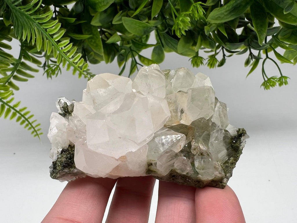 Stunning,Epidote with Quartz from Hakkari Turkey,Rainbow EPIDOTE,Mineral,Collection,Collection’s,GIFT,Epidote Crystal,Epidote from Turkey