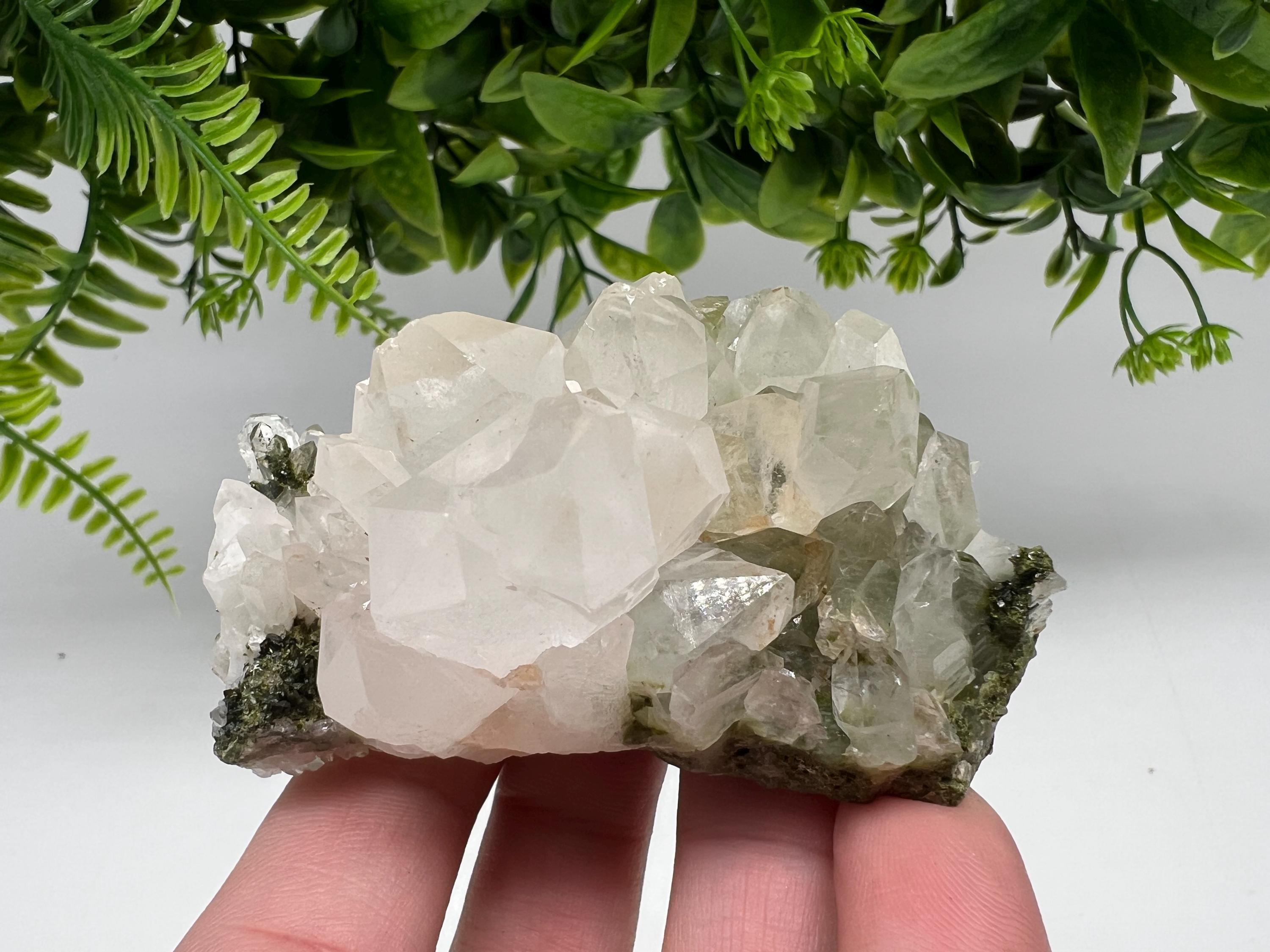 Stunning,Epidote with Quartz from Hakkari Turkey,Rainbow EPIDOTE,Mineral,Collection,Collection’s,GIFT,Epidote Crystal,Epidote from Turkey