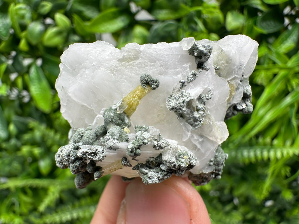 Wonderful,UV Mangano Calcite from Borieva mine Madan Bulgaria natural minerals souvenir crystal collection home decor souvenir gift stone