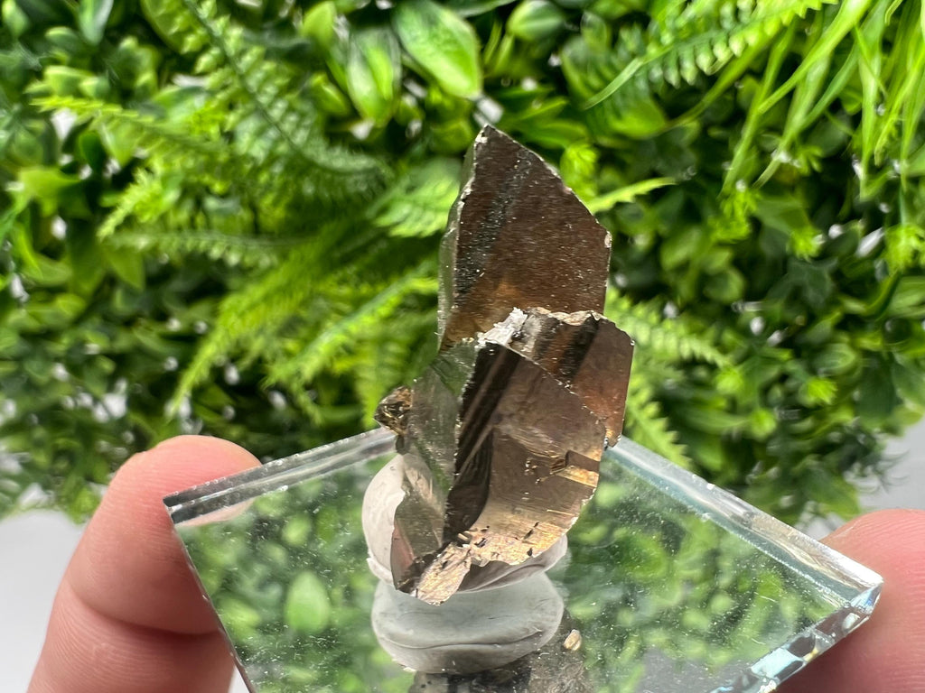 Mini Rare crystallisation Pyrite,Borieva mine,Bulgaria,floating Pyrite,golden Pyrite,Pyrite cluster,mini Collection specimen,Rainbow Pyrite