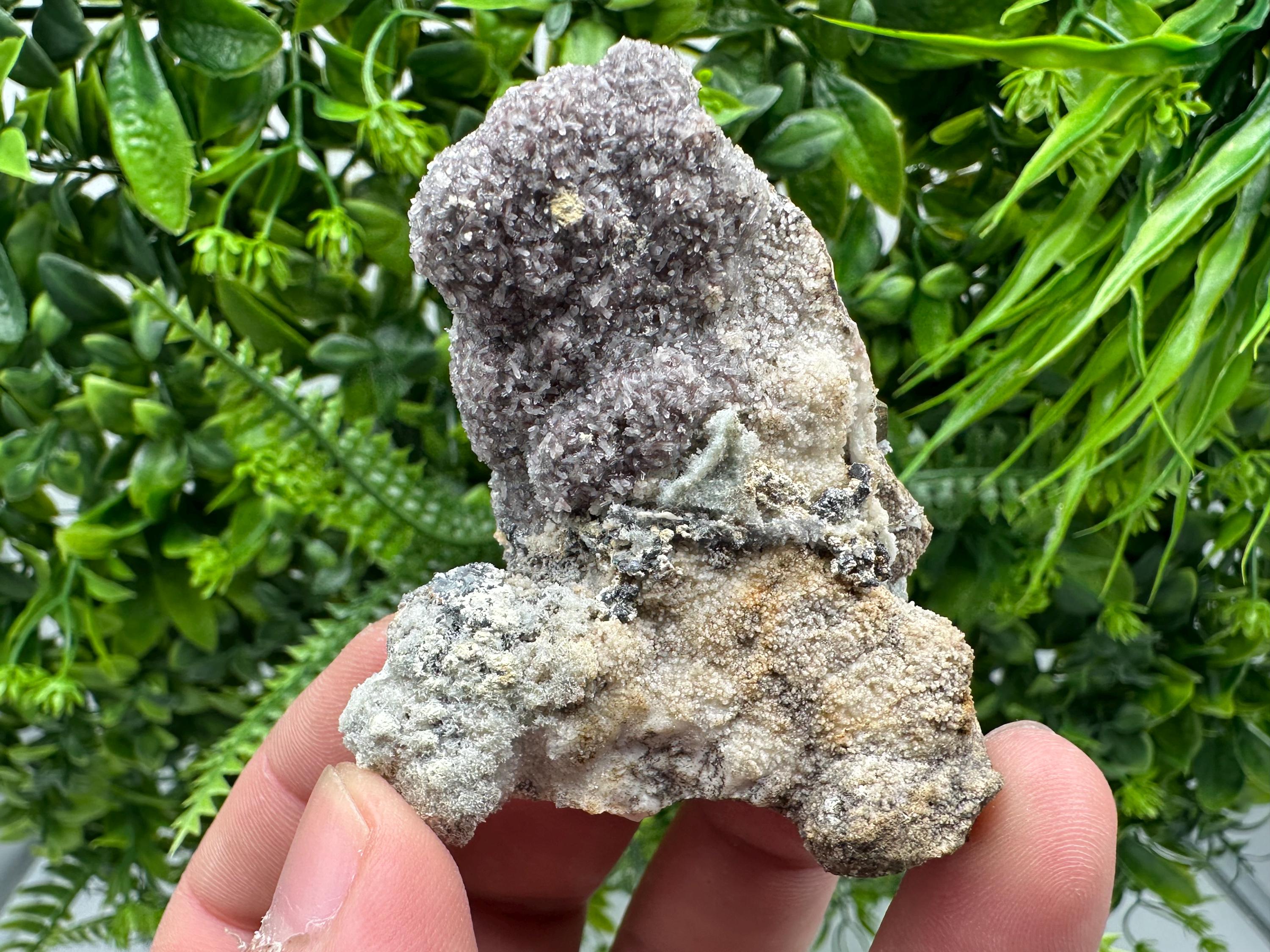 Wonderful Red Chalcedony,chlorite inclusion from 9th September mine,Bulgaria,natural,collection mineral specimen,home decor stone,gift cryst