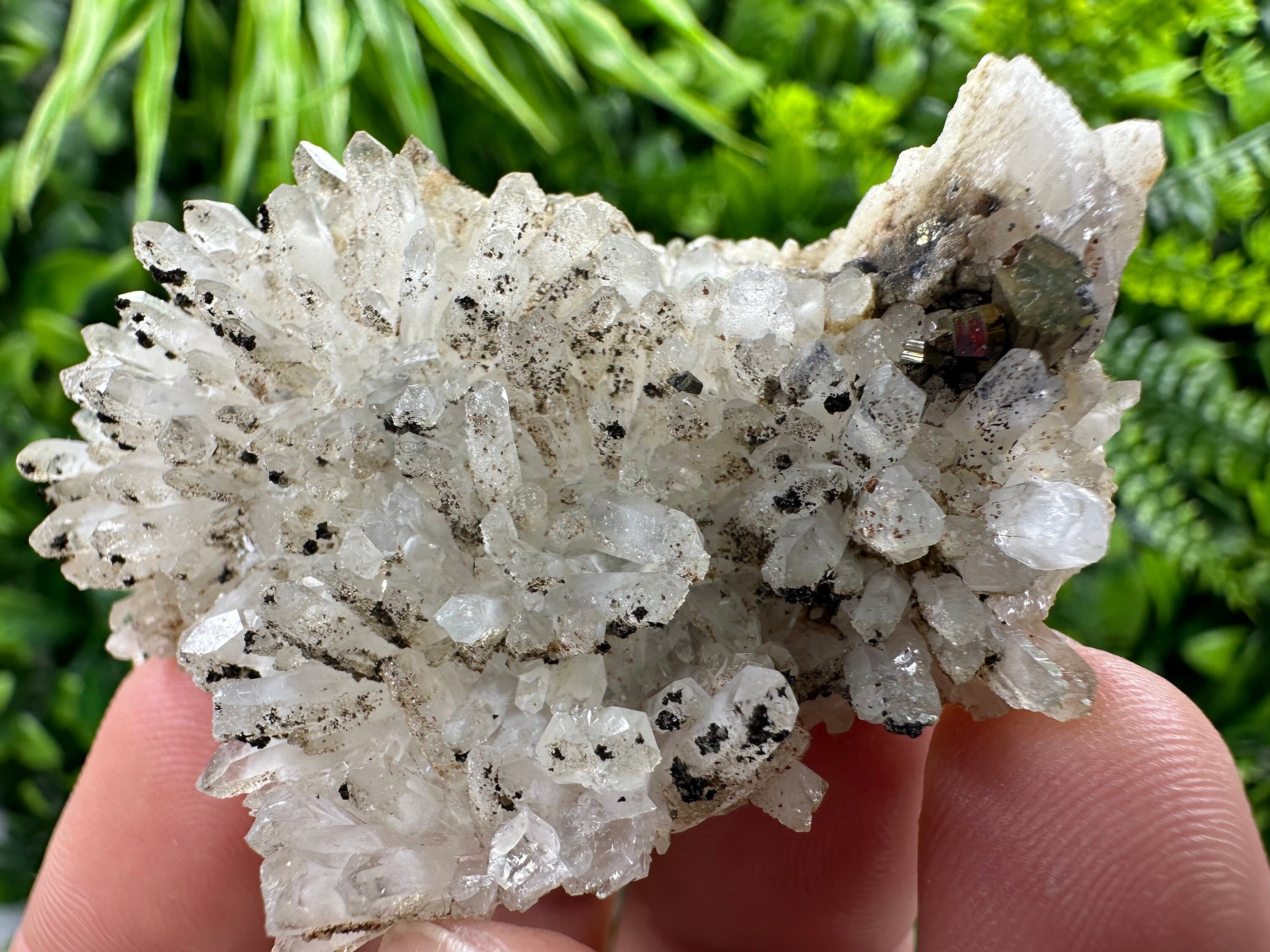 Quartz Crystal Cluster: Natural Minerals, Home Decor Stone