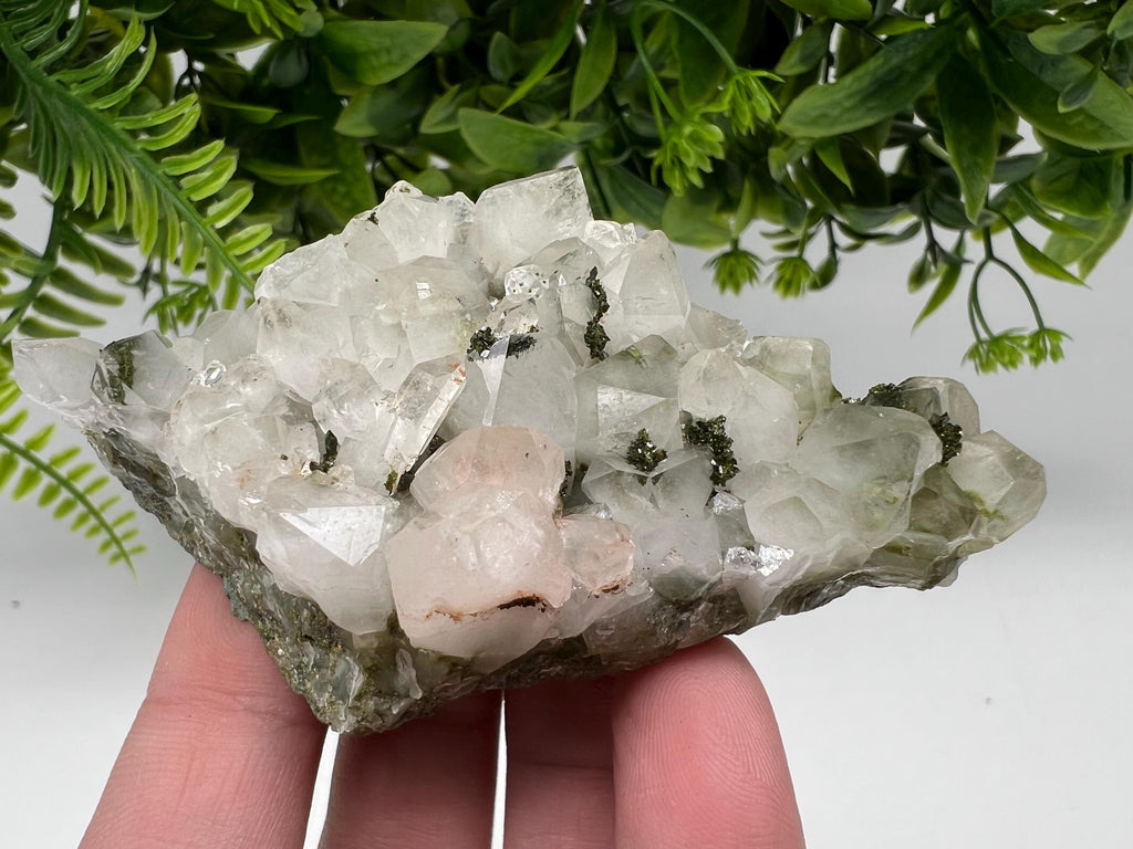 Stunning,Epidote with Quartz from Hakkari Turkey,Rainbow EPIDOTE,Mineral,Collection,Collection’s,GIFT,Epidote Crystal,Epidote from Turkey