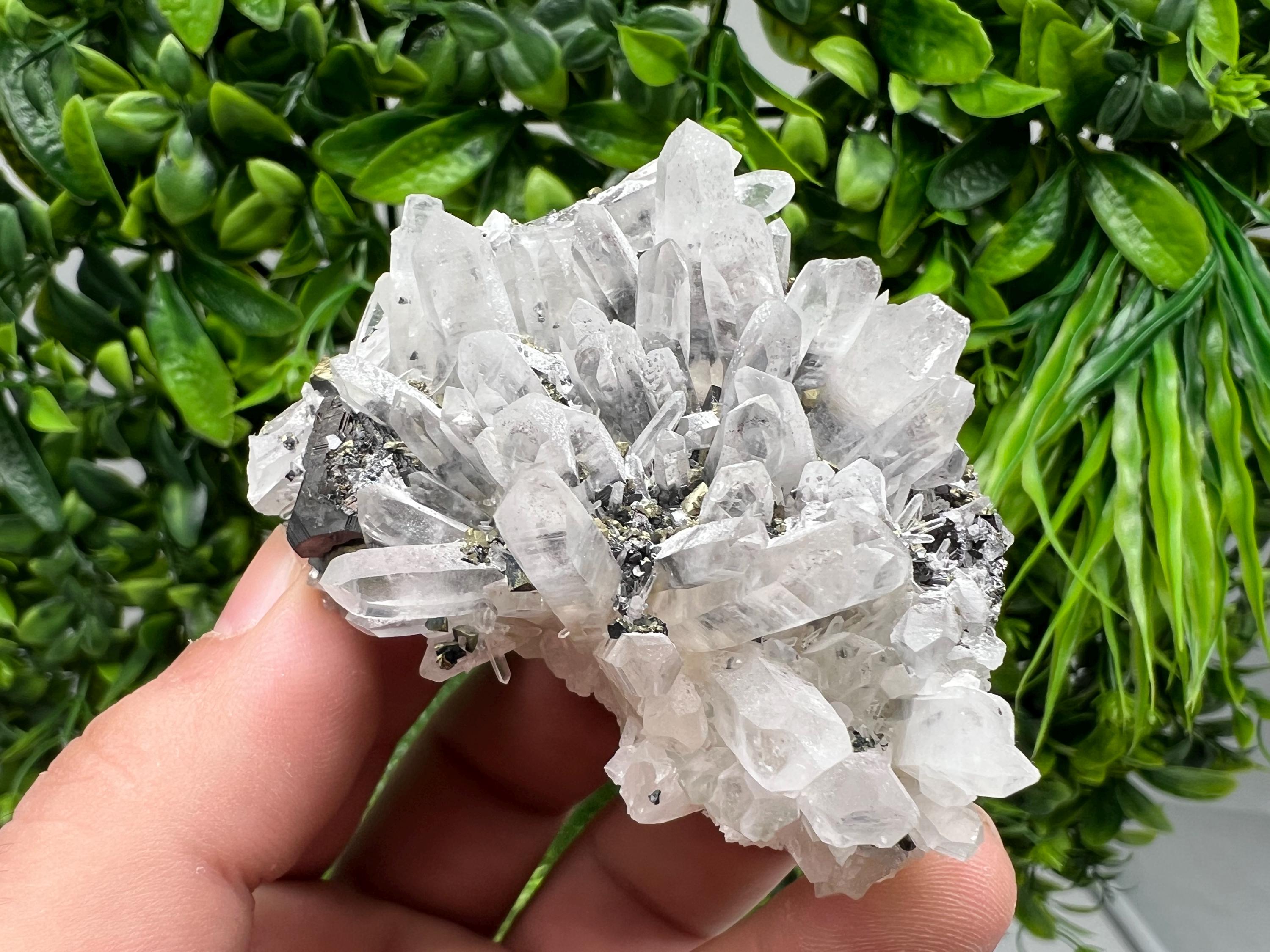 Wonderful Sphalerite Chalcopyrite on Green Quartz whit Hematite feom 9 th September mine,Bulgaria,natural,collection mineral specimen,gift