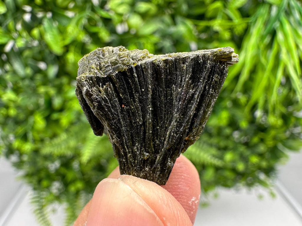 Rare Green Epidote whit Barite From Morocco,Epidote,Mini Collections Epidote,rare mineral Specimen,green epidote,Barite,crystal,Morocco min
