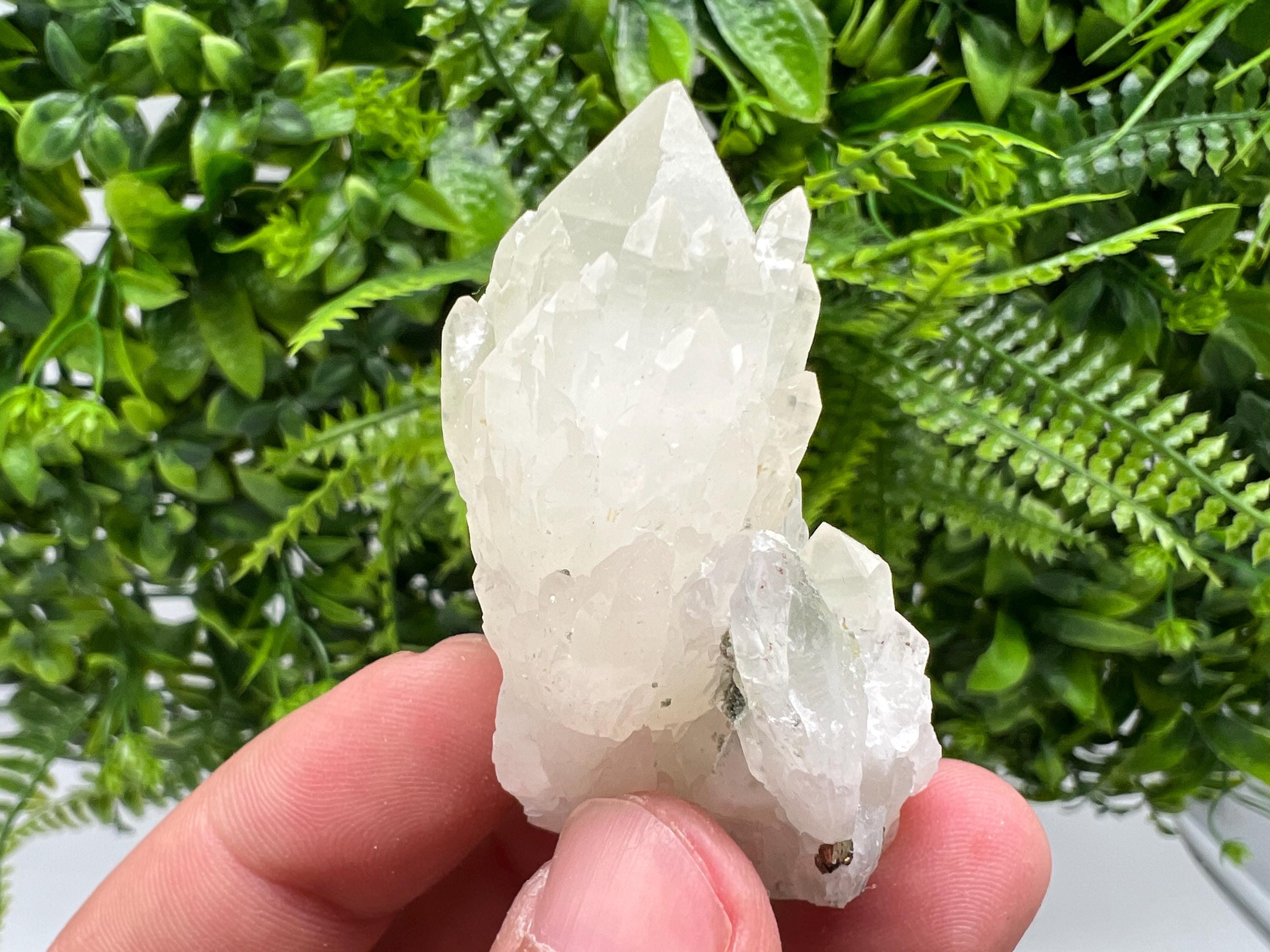Wonderful Transparent Quartz whit Chlorite ,From 9th September mine,Madan,Bulgaria,Quartz,Quartz crystal,mineral specimen,collection quartz