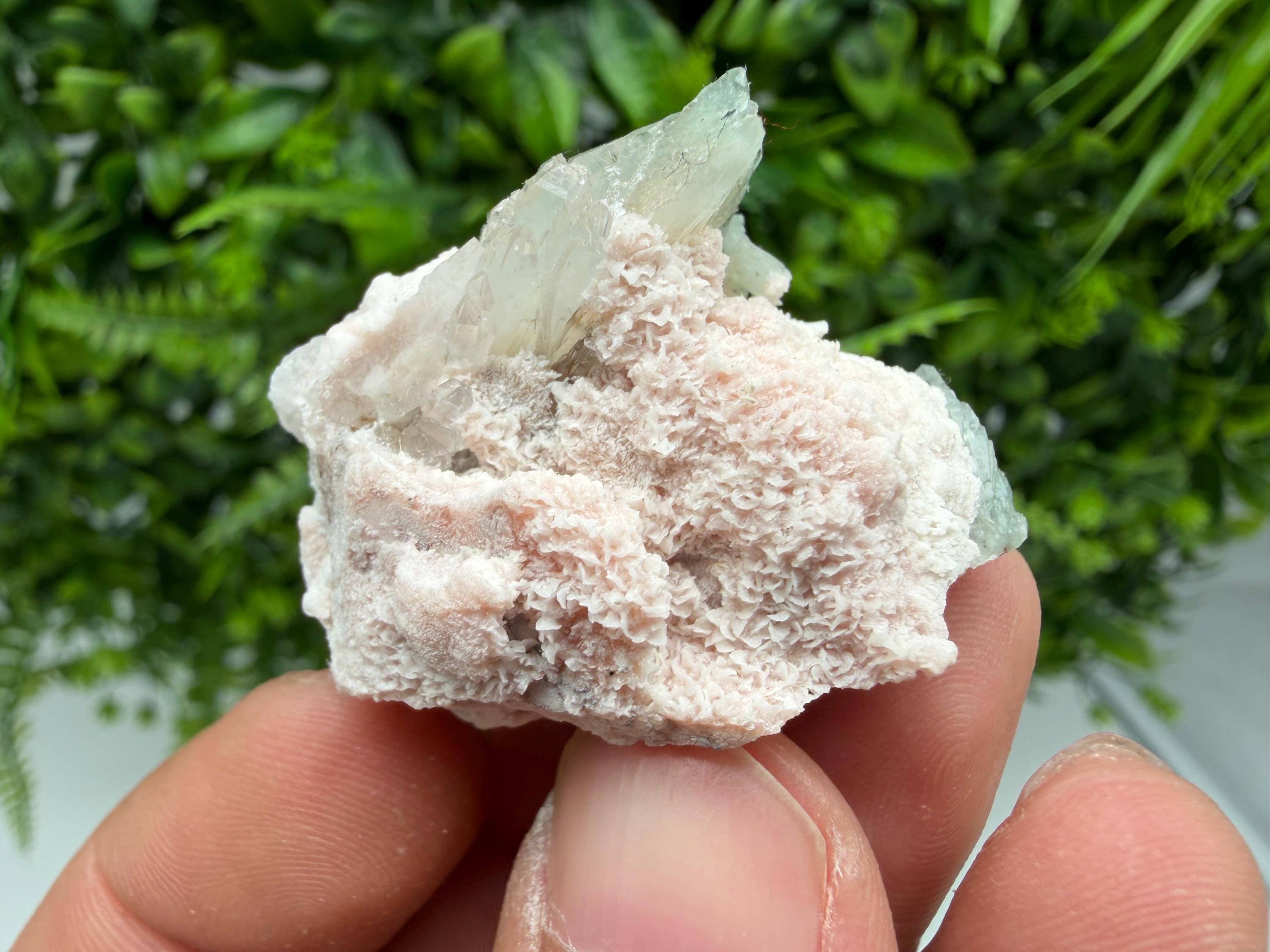 Stunning Quartz whit Chlorite on Rhodochrosite covered whit siderite natural minerals souvenir crystal home decor stone 9th September mine