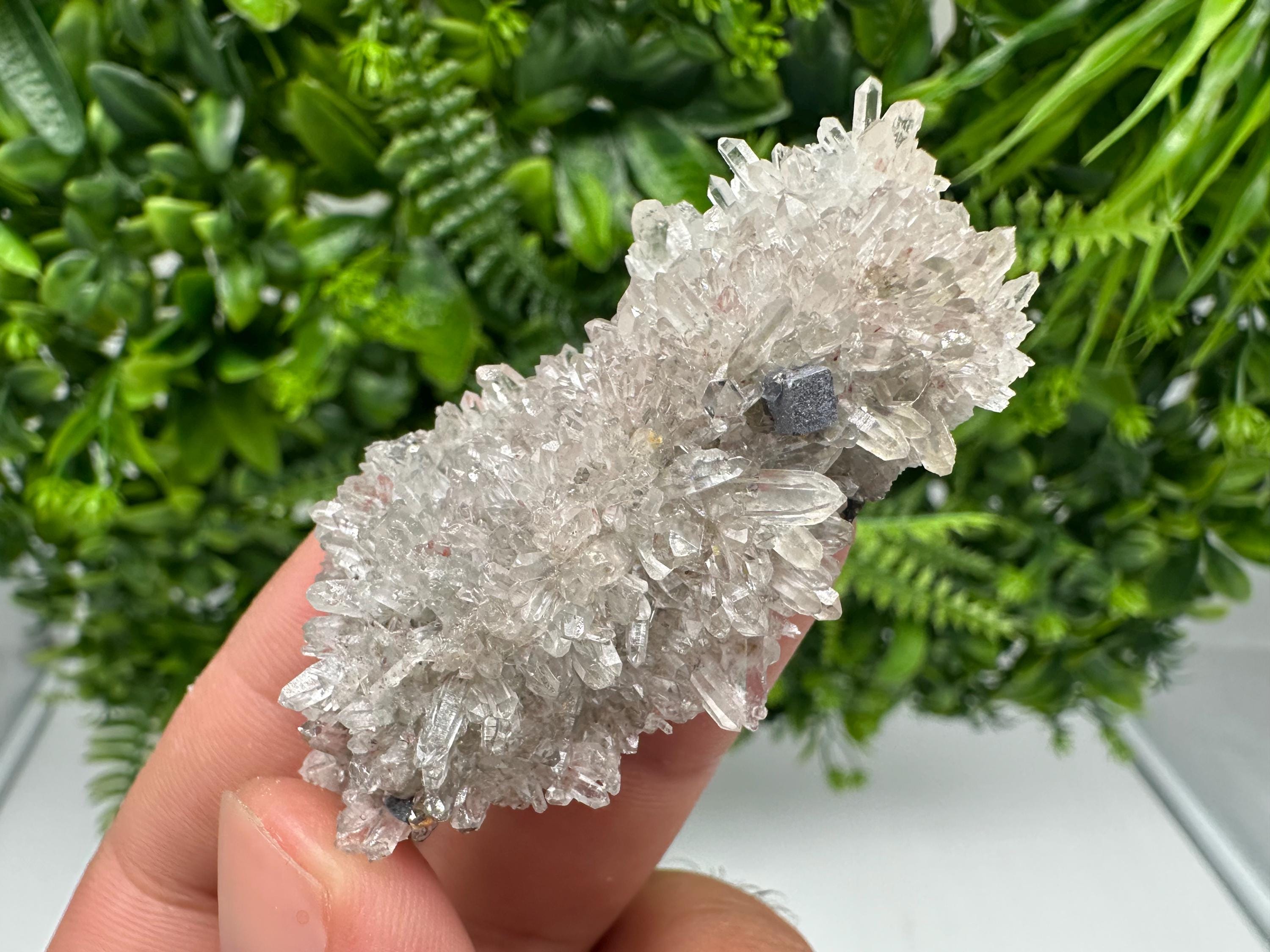 Stunning Quartz whit Hematite,Iron oxide from 9th September mine,natural,collectible mineral specimen,home decor stone,gift,crystal,collecti