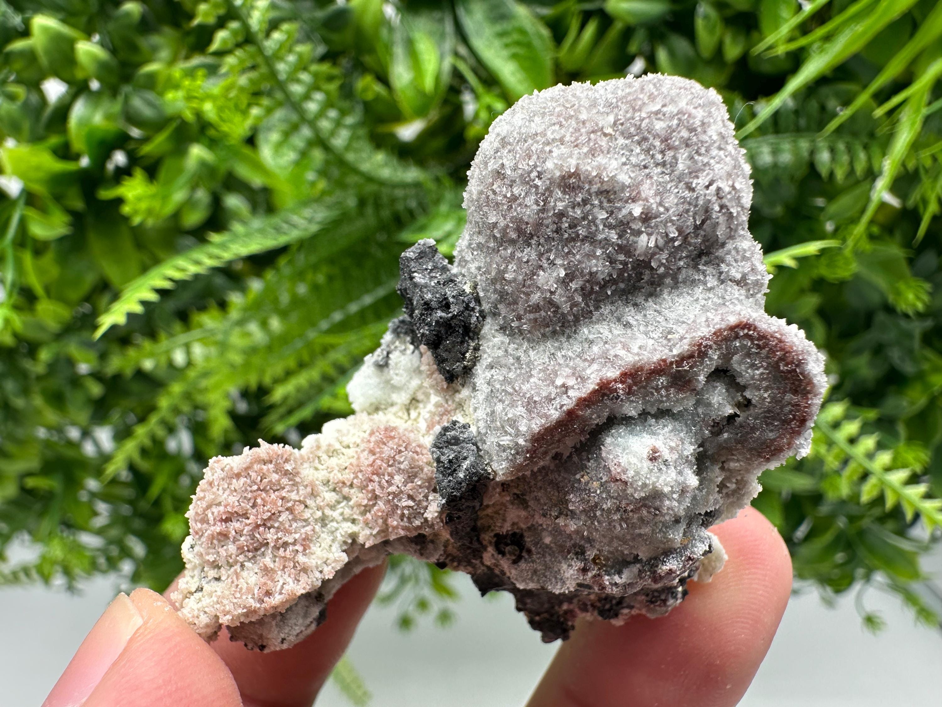 Wonderful Red Chalcedony,chlorite inclusion from 9th September mine,Bulgaria,natural,collection mineral specimen,home decor stone,gift cryst