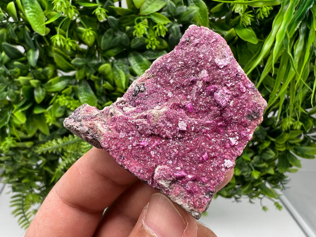 Cobalto Calcite Crystal: Congo Mineral Specimen, Pink Stone (4.6/5/1.5 cm, 29 grams)
