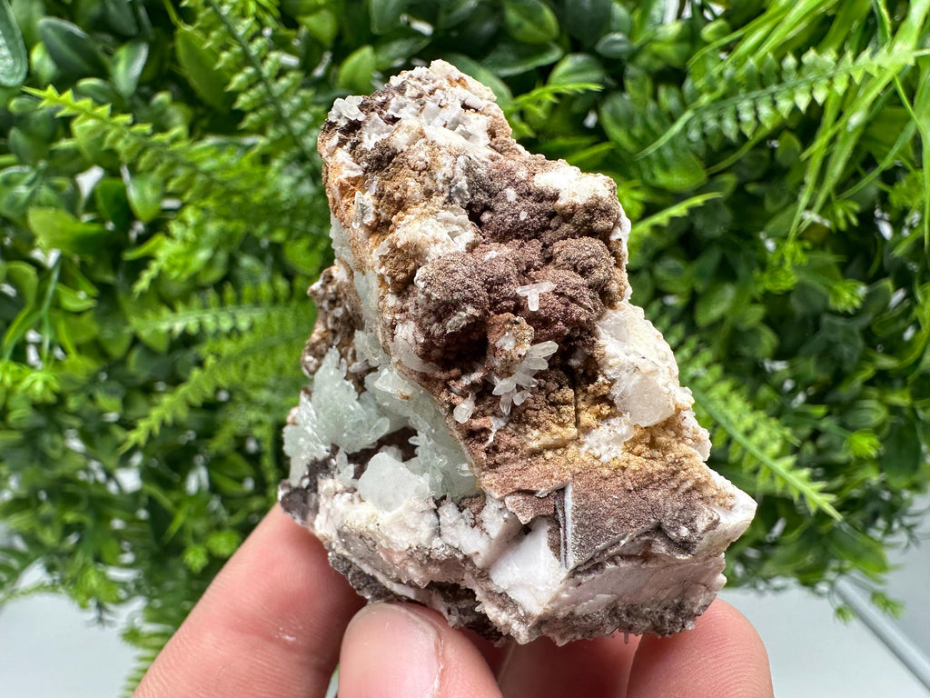 Stunning Quartz whit Chlorite on Rhodochrosite covered whit siderite natural minerals souvenir crystal home decor stone 9th September mine