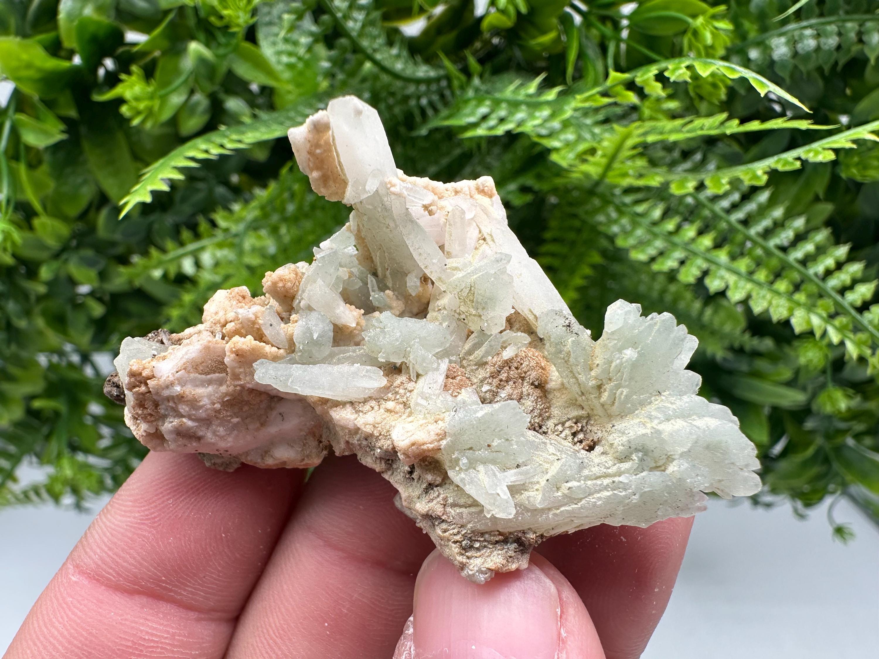Stunning Quartz whit Chlorite on Rhodochrosite covered whit siderite natural minerals souvenir crystal home decor stone 9th September mine