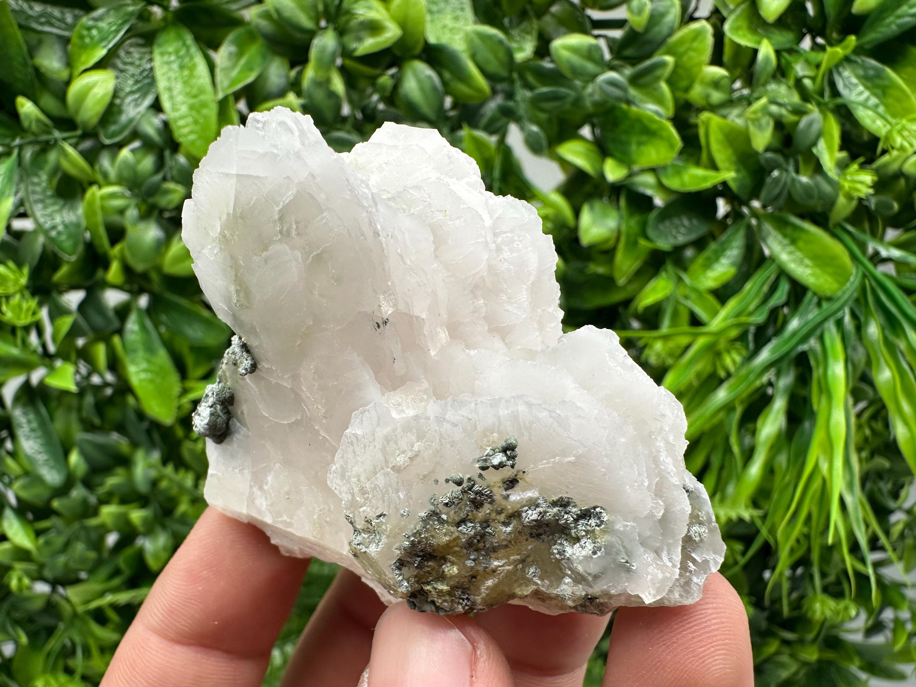 UV Mangano Calcite Crystal: Borieva Mine, Bulgaria