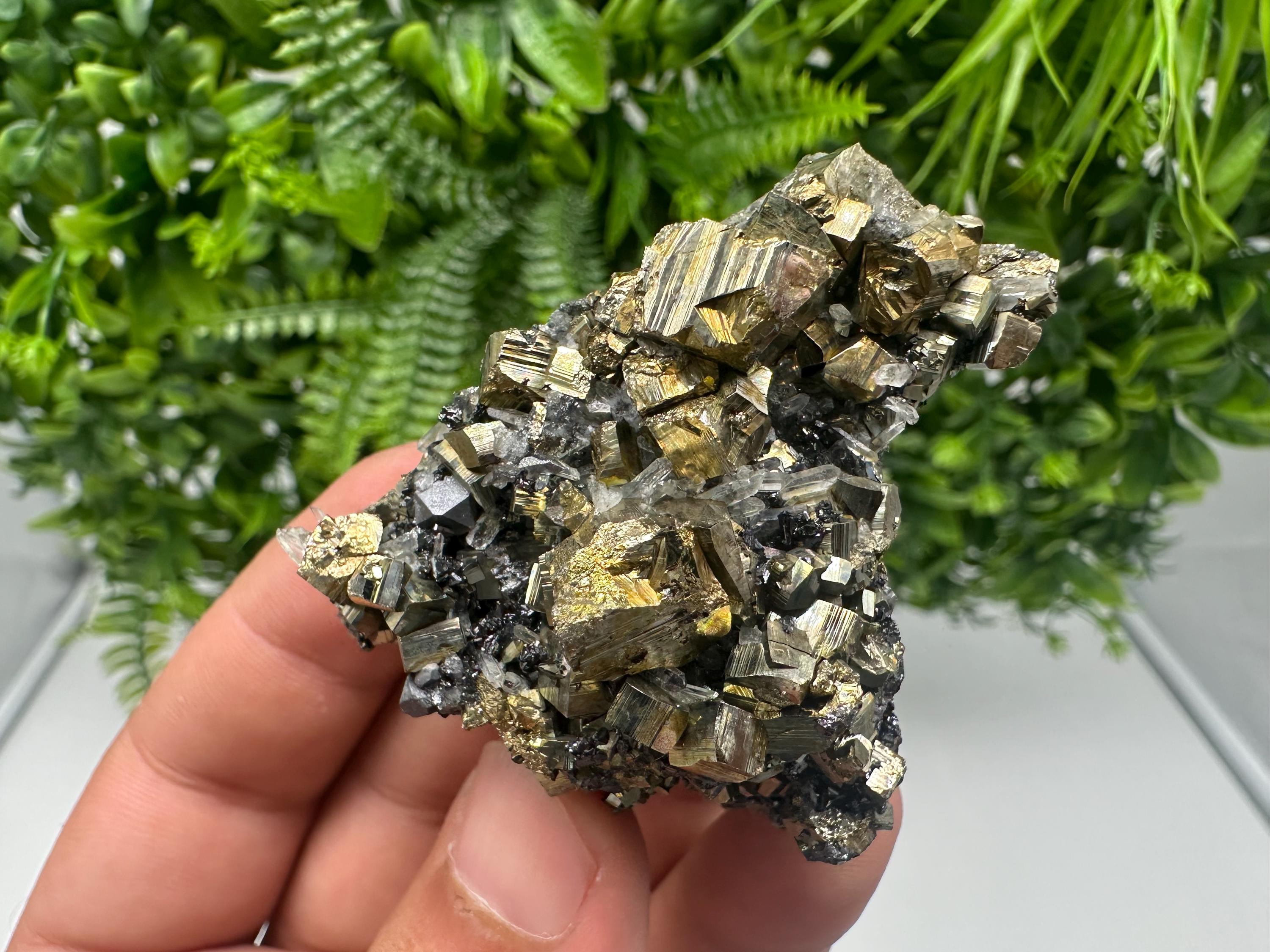 Transparent Quartz whit Rainbow Pyrite Djurcovo Laki Bulgaria natural minerals souvenir crystal stone gift minerals collection rock