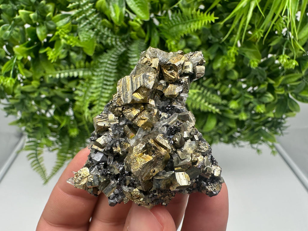 Transparent Quartz whit Rainbow Pyrite Djurcovo Laki Bulgaria natural minerals souvenir crystal stone gift minerals collection rock