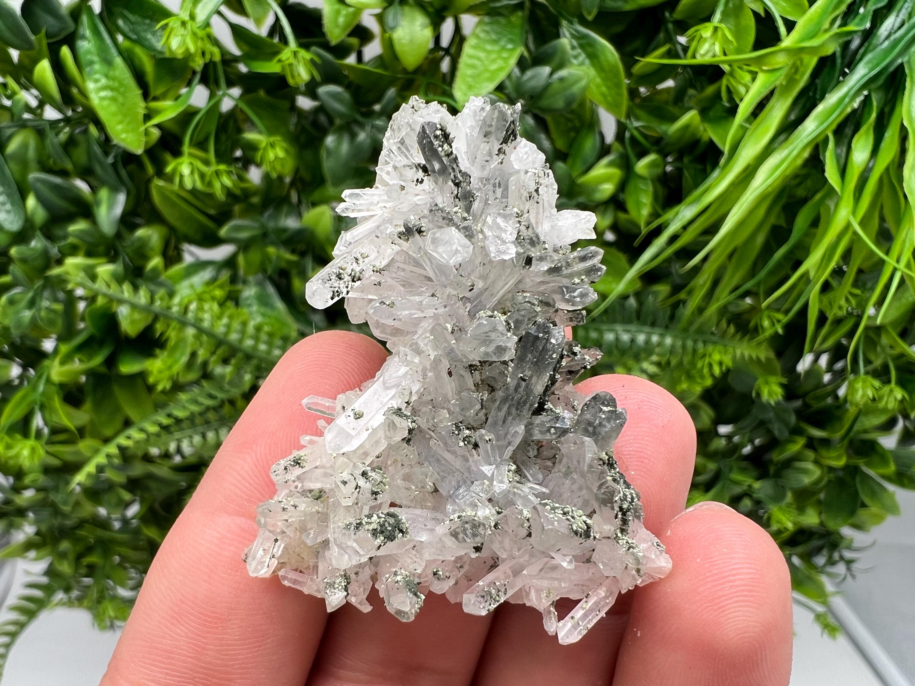 Stunning Quartz whit Chlorite inclusions from Borieva mine,Bulgaria,collection,mineral specimen,crystal,home decor stone,gift ,quartz cluste