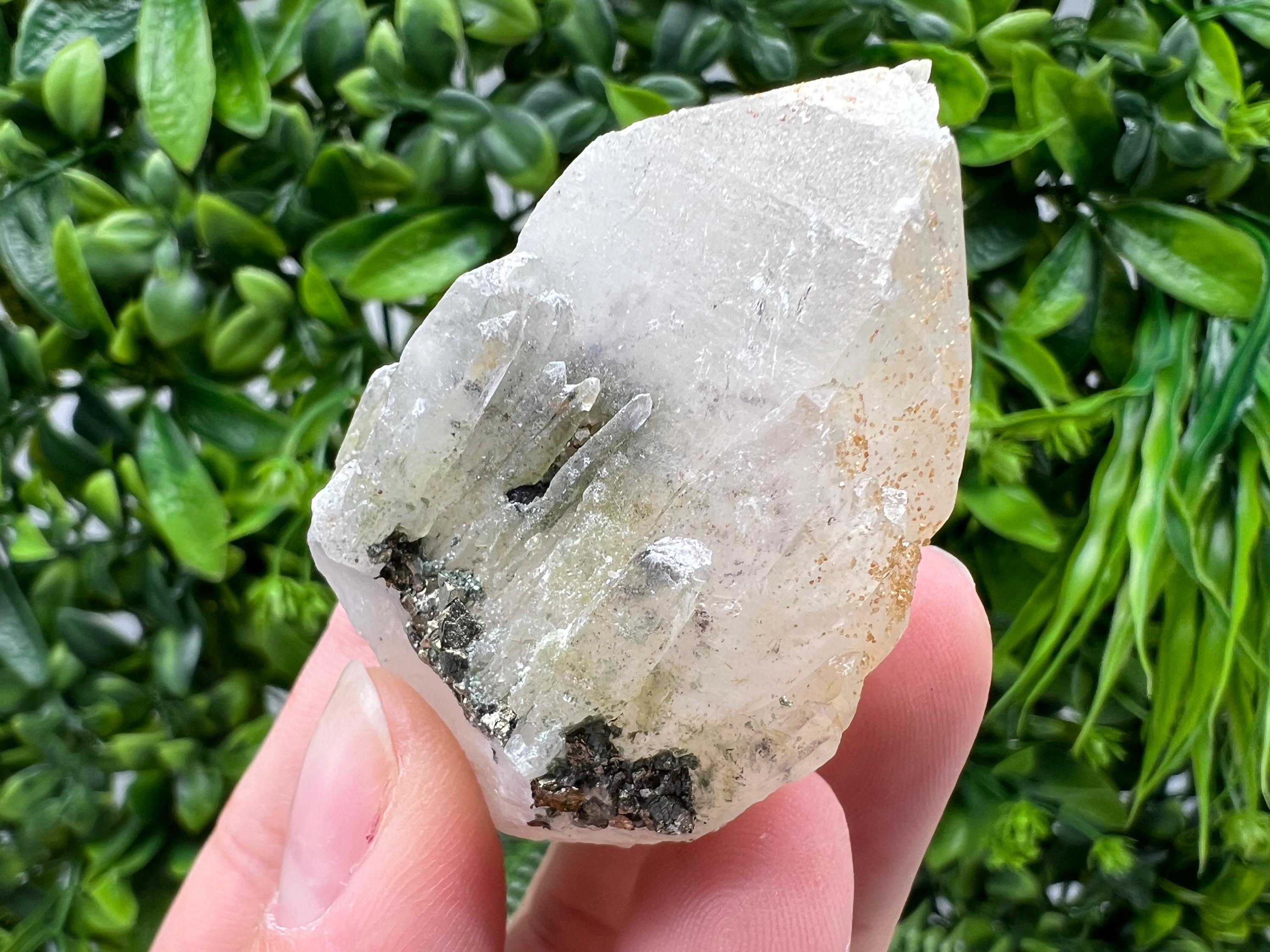 Quartz whit Brown Rhodochrosite from Djurcovo mine,Bulgaria,Quartz,Rhodochrosite cluster,natural mineral,collection crystal,mineral specimen