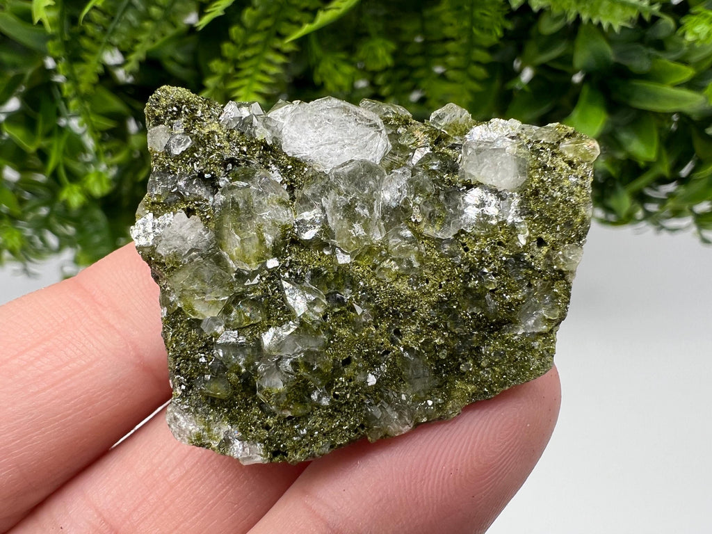 Stunning,Epidote with Quartz from Hakkari Turkey,Rainbow EPIDOTE,Mineral,Collection,Collection’s,GIFT,Epidote Crystal,Epidote from Turkey