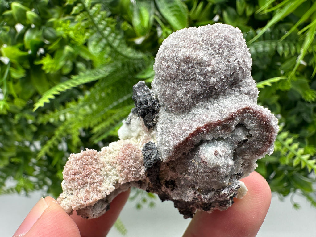 Wonderful Red Chalcedony,chlorite inclusion from 9th September mine,Bulgaria,natural,collection mineral specimen,home decor stone,gift cryst