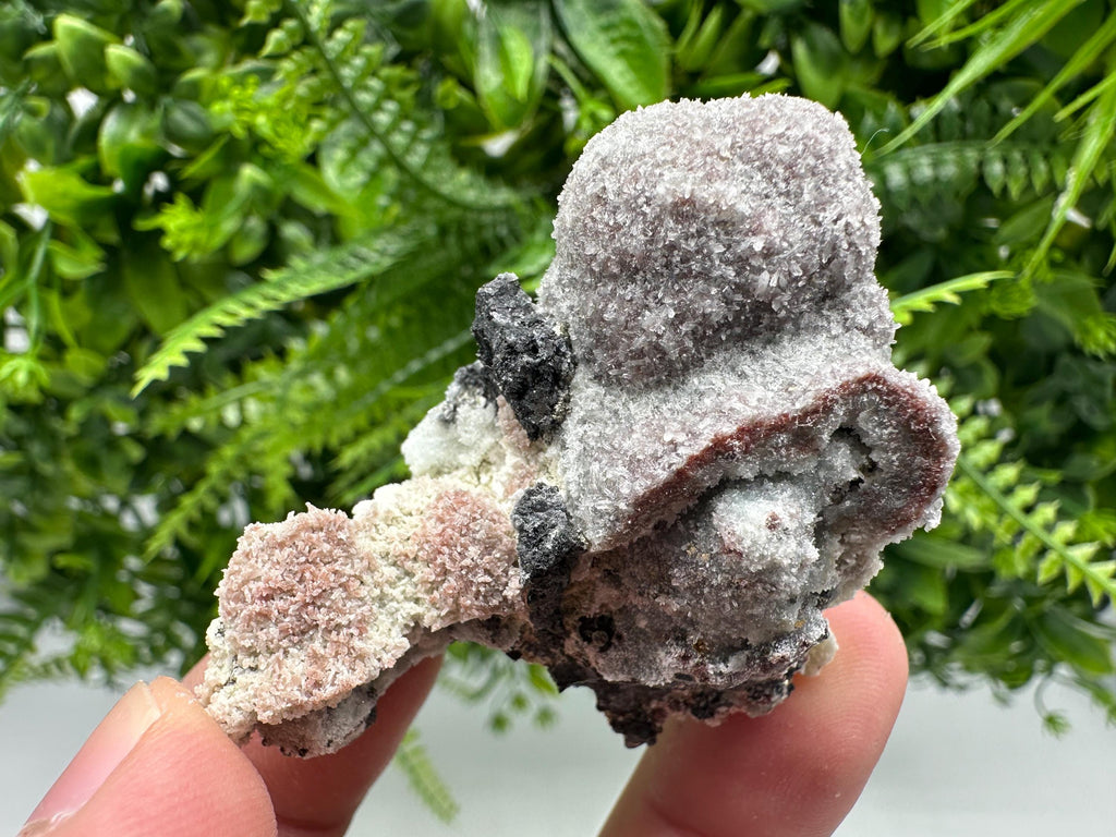 Wonderful Red Chalcedony,chlorite inclusion from 9th September mine,Bulgaria,natural,collection mineral specimen,home decor stone,gift cryst