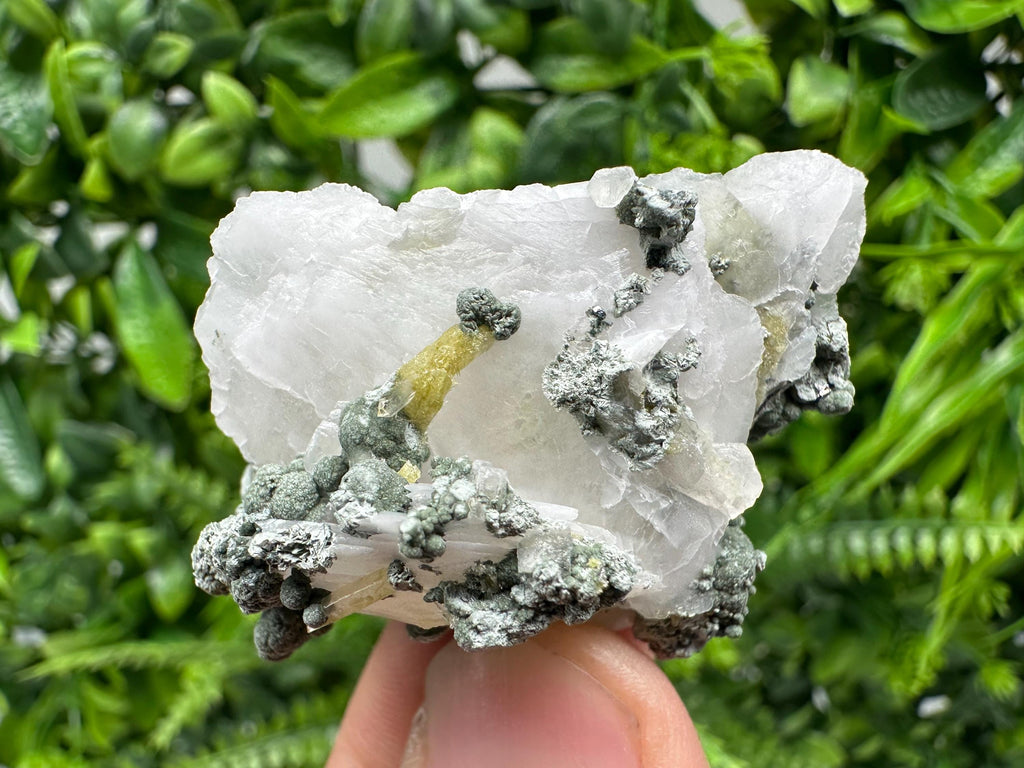 Wonderful,UV Mangano Calcite from Borieva mine Madan Bulgaria natural minerals souvenir crystal collection home decor souvenir gift stone