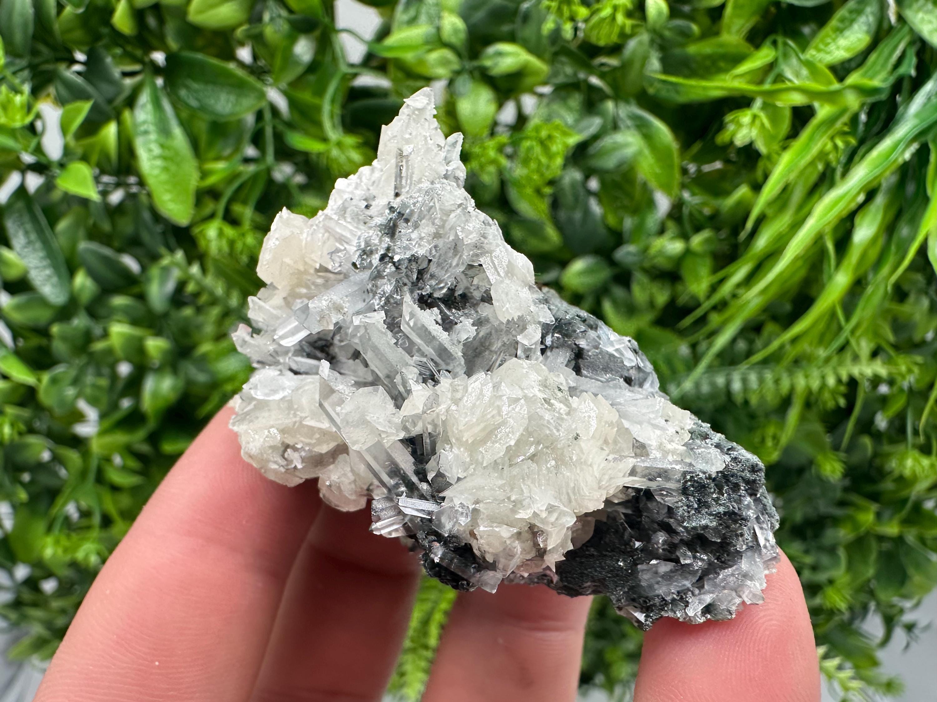 Wonderful UV fluorescence Calcite on Sphalerite,Quartz from Borieva mine,Bulgaria,natural mineral,souvenir crystal,home decor,collection cls
