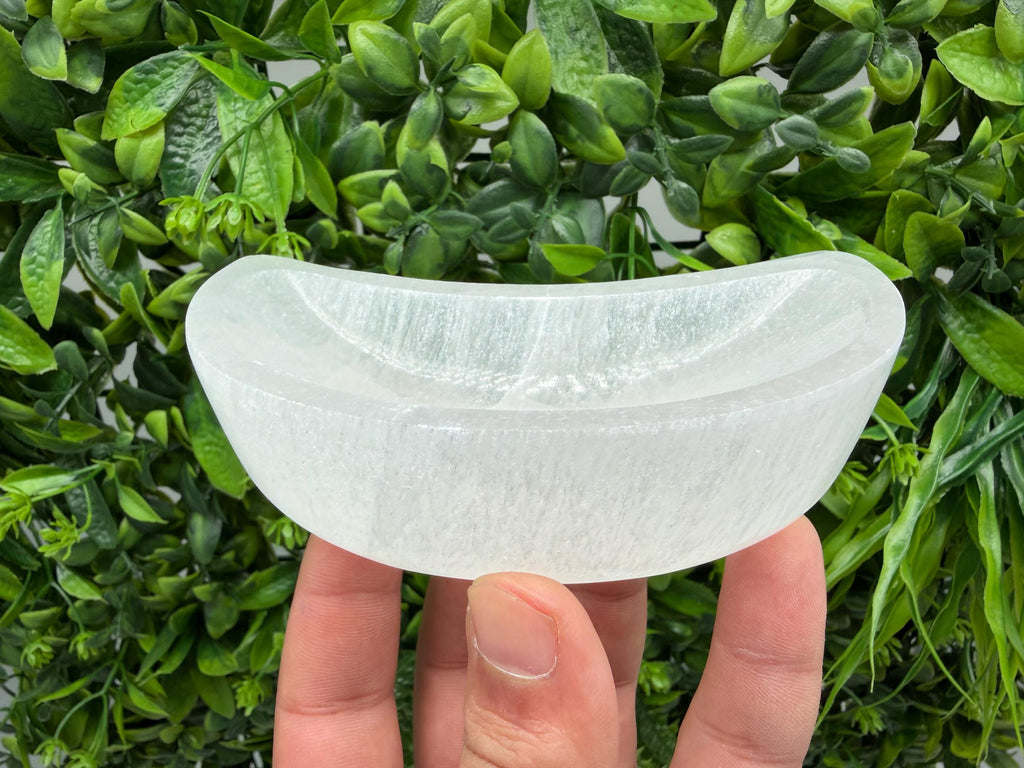 Selenite Crystal Charging Bowl – Natural Hand-Carved Cleansing Dish for Altar Decor