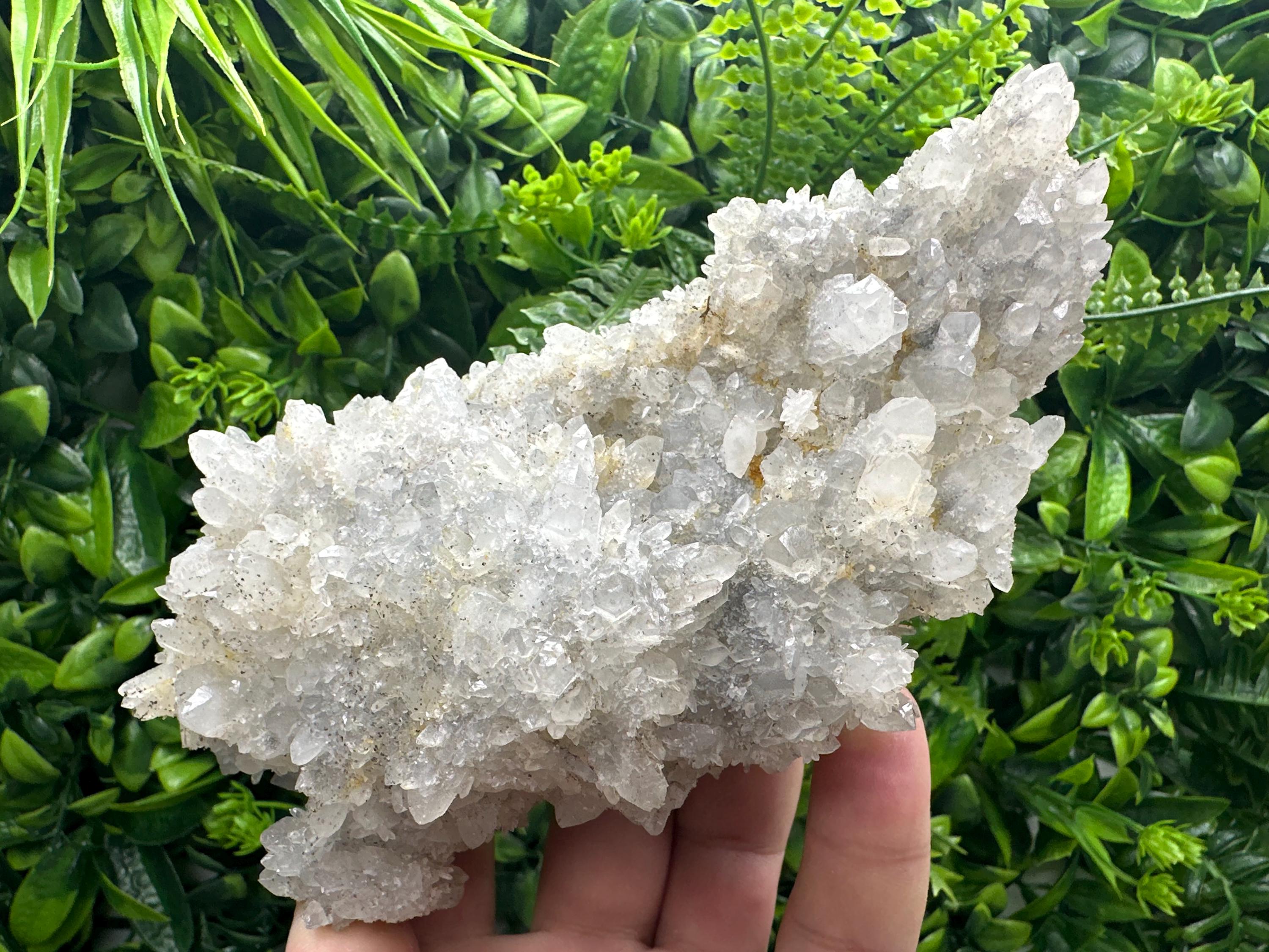 Quartz with Limonite: Natural Crystal Home Decor (17/9/7 cm)