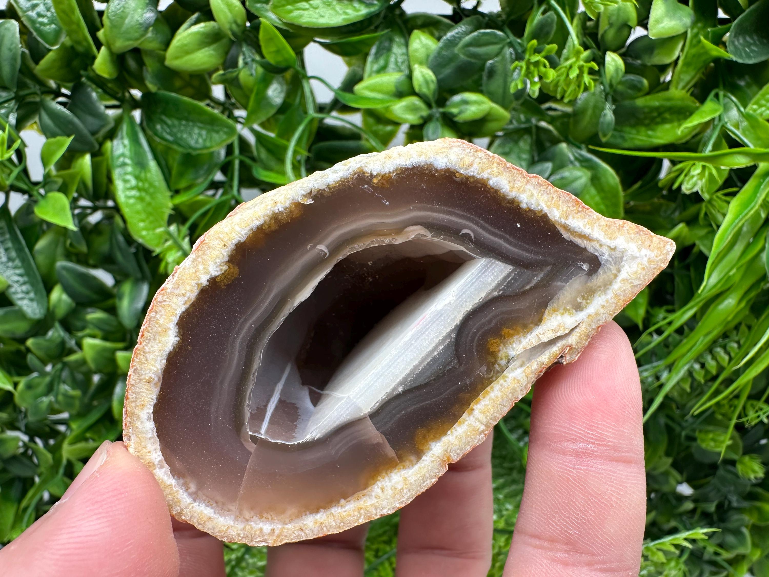 Natural Agate Geode: Druzy Quartz Crystal (9/5.5/5 cm)