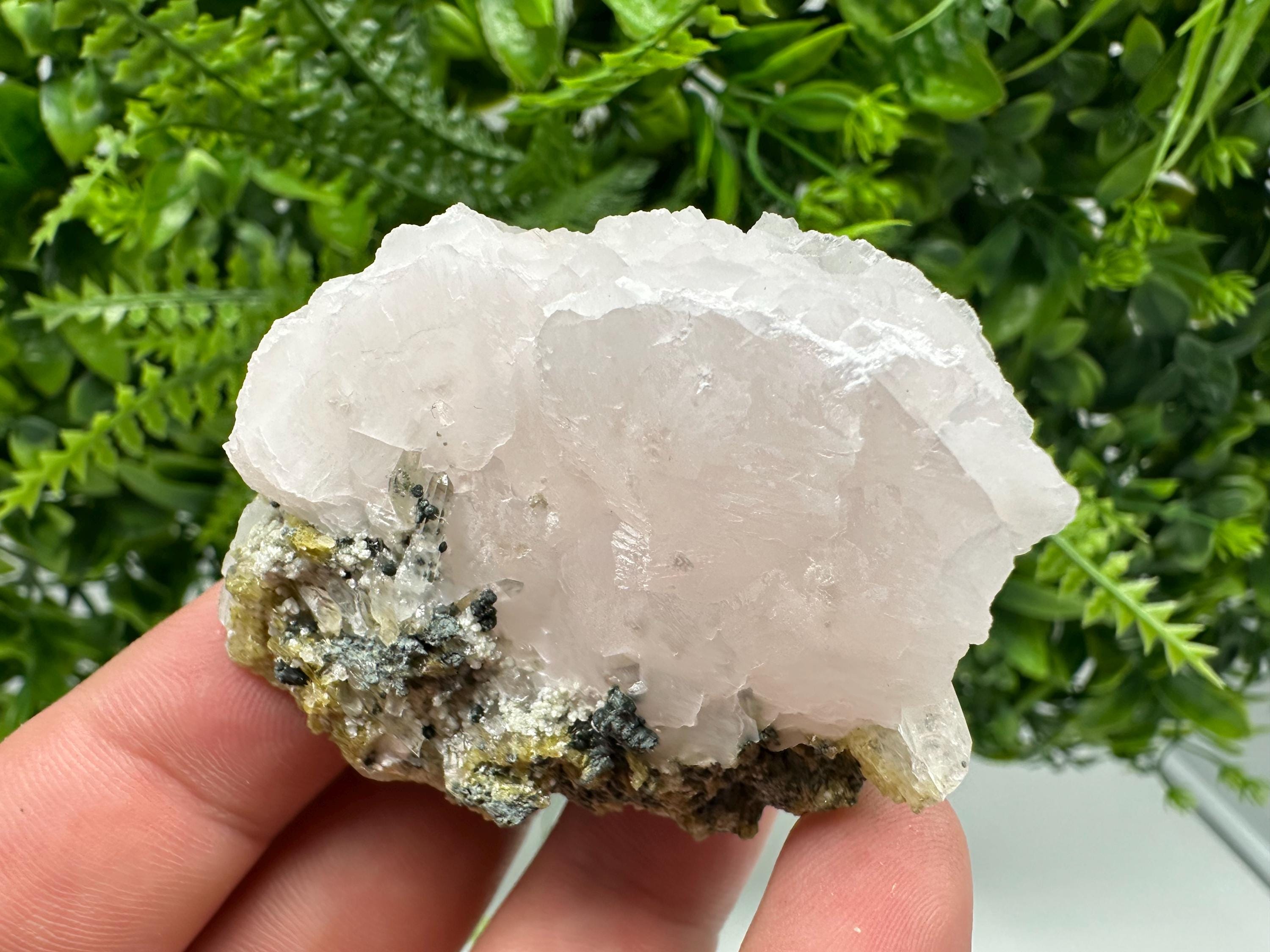 Mangano Calcite Crystal: Borieva Mine, Bulgaria - Home Decor Stone