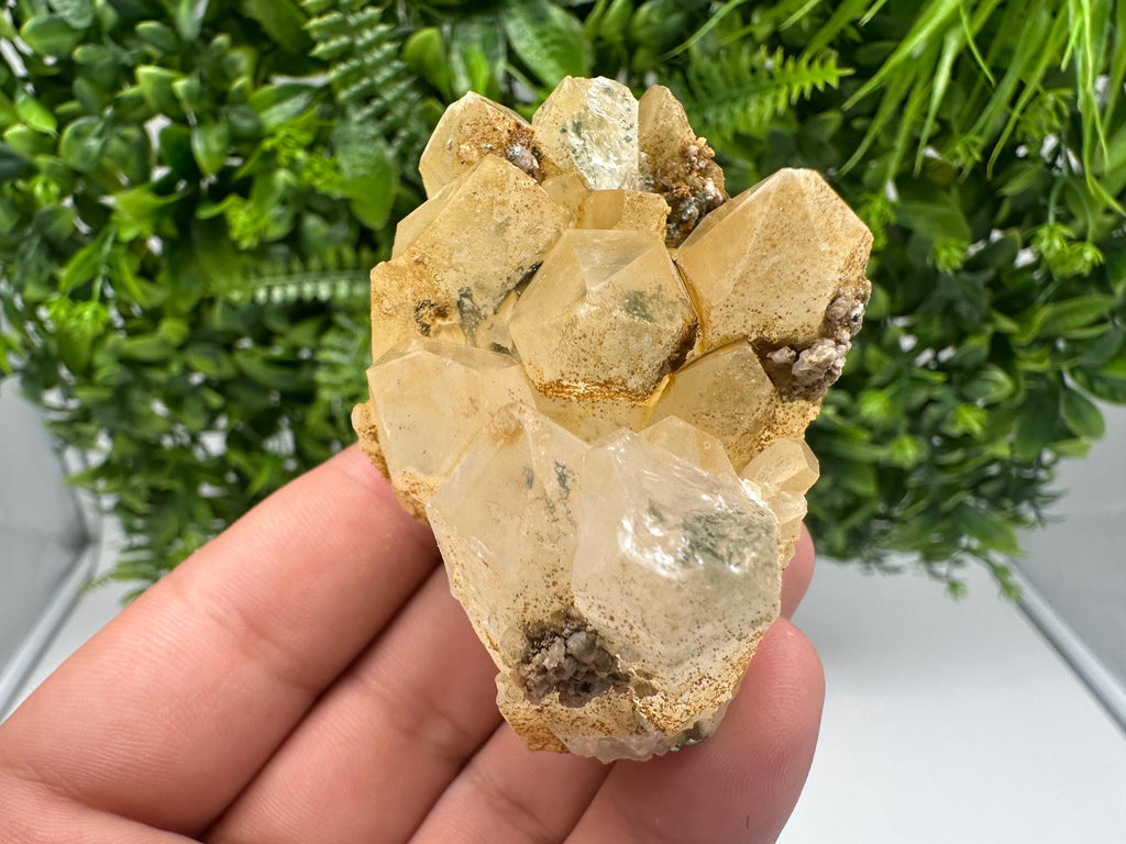 Rainbow Quartz whit Chlorite,Iron oxide inclusion from Djurcovo mine,Madan,Bulgaria,natural,collection mineral specimen,yellow Quartz,clust