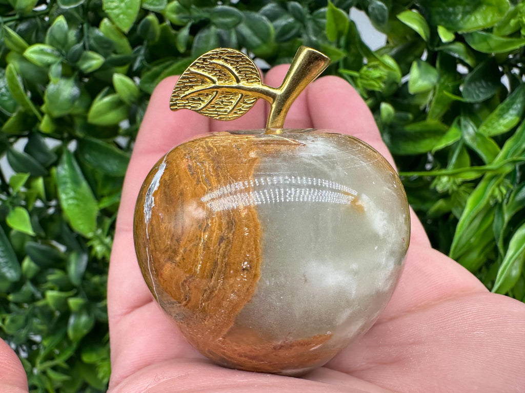 Handcrafted Marbled Onyx Apple Sculpture: Natural Stone Decor