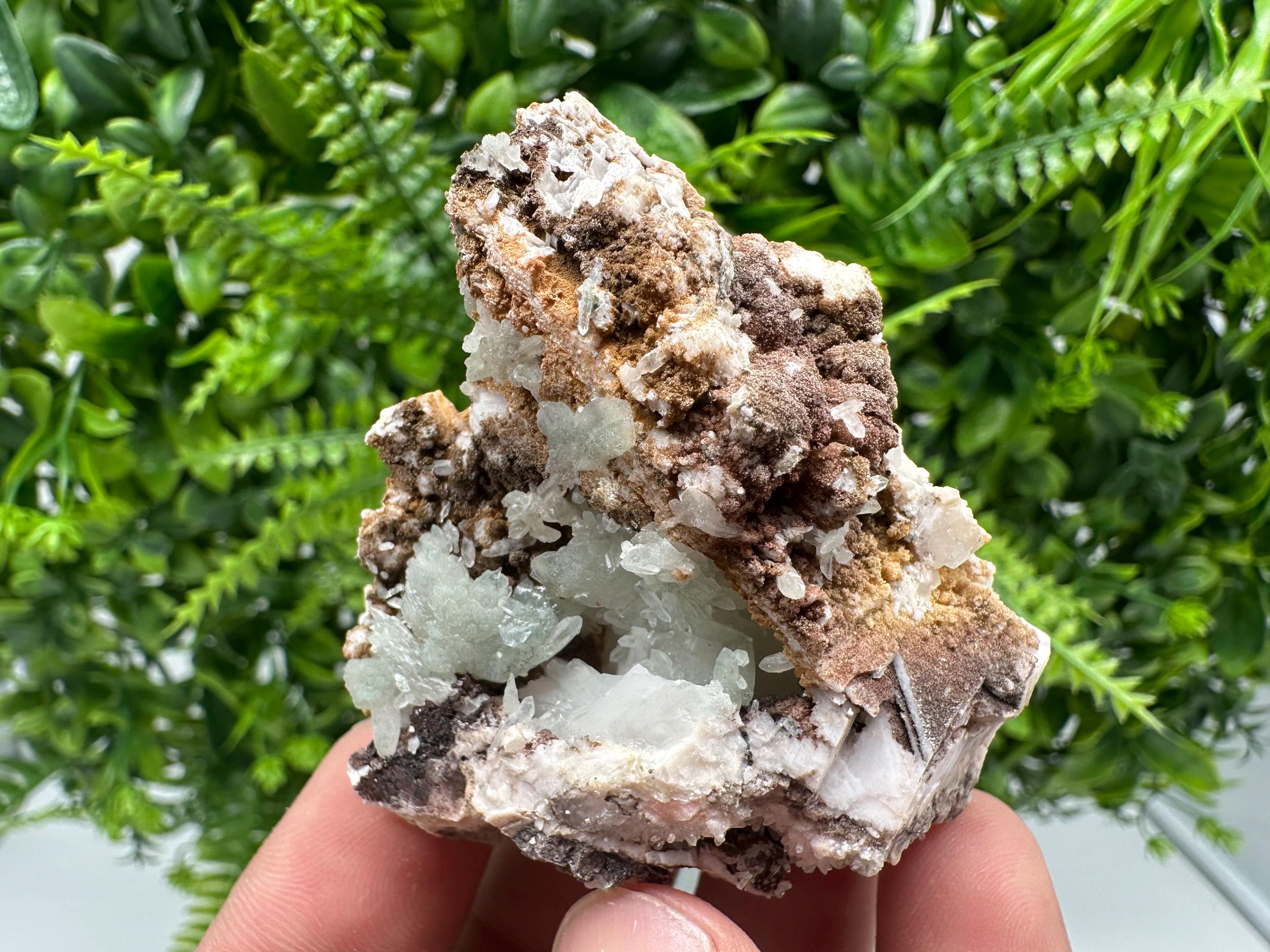 Stunning Quartz whit Chlorite on Rhodochrosite covered whit siderite natural minerals souvenir crystal home decor stone 9th September mine