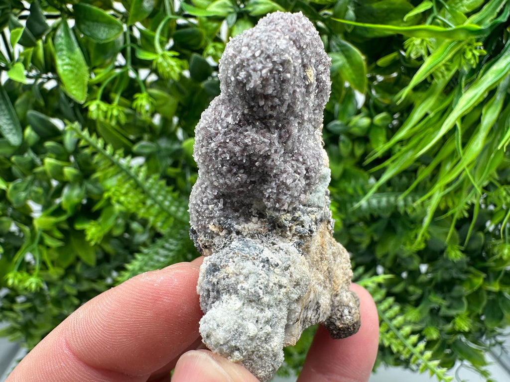 Wonderful Red Chalcedony,chlorite inclusion from 9th September mine,Bulgaria,natural,collection mineral specimen,home decor stone,gift cryst