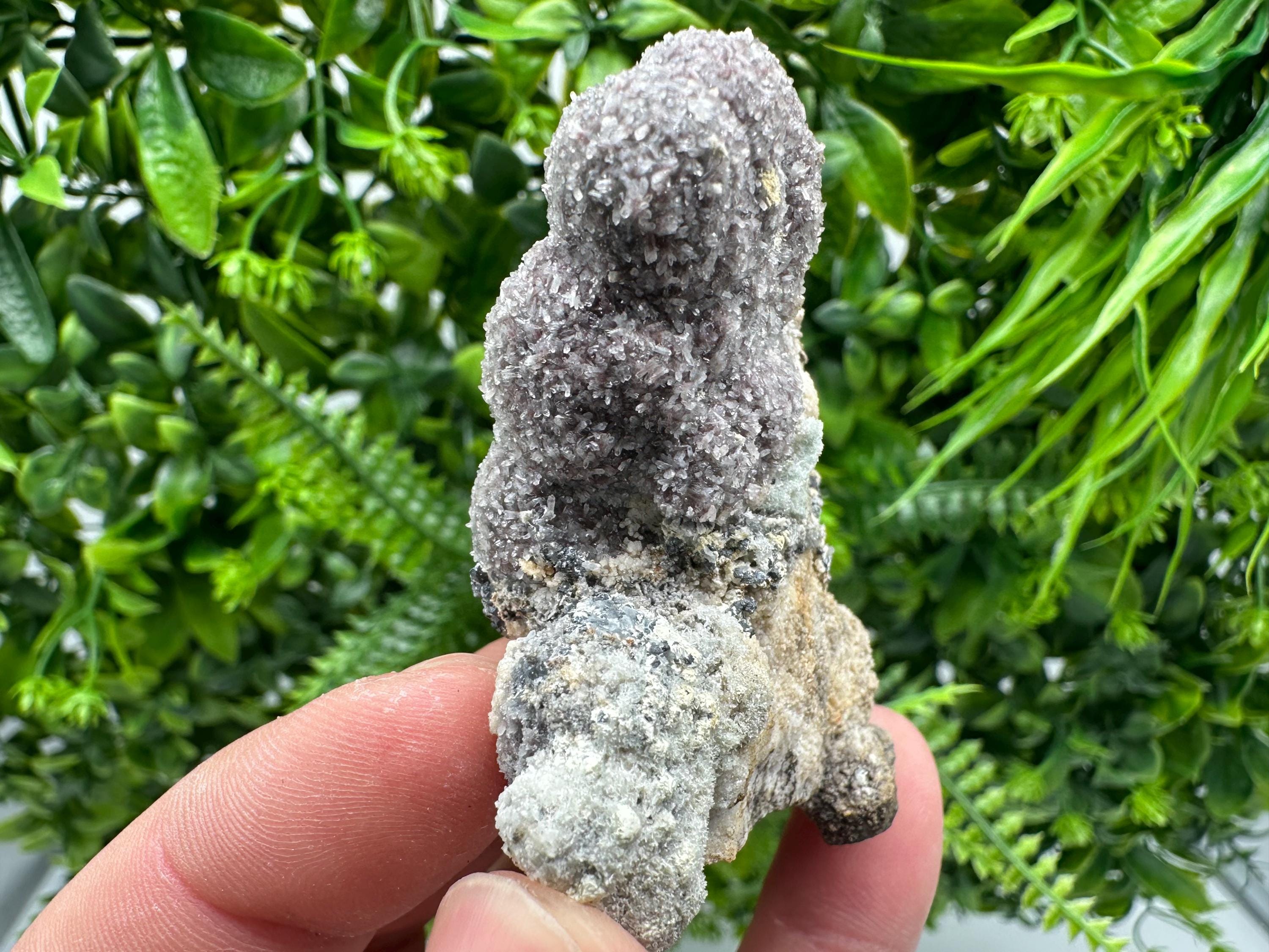 Wonderful Red Chalcedony,chlorite inclusion from 9th September mine,Bulgaria,natural,collection mineral specimen,home decor stone,gift cryst