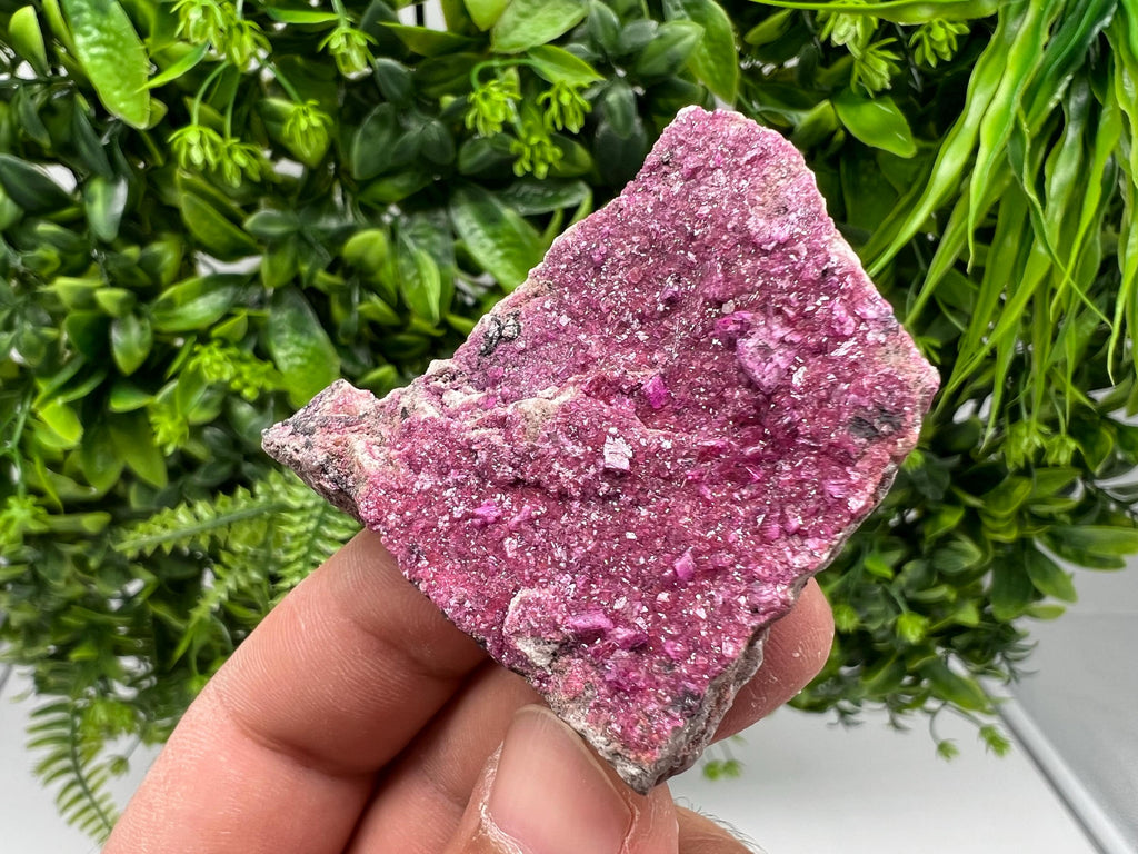 Cobalto Calcite Crystal: Congo Mineral Specimen, Pink Stone (4.6/5/1.5 cm, 29 grams)