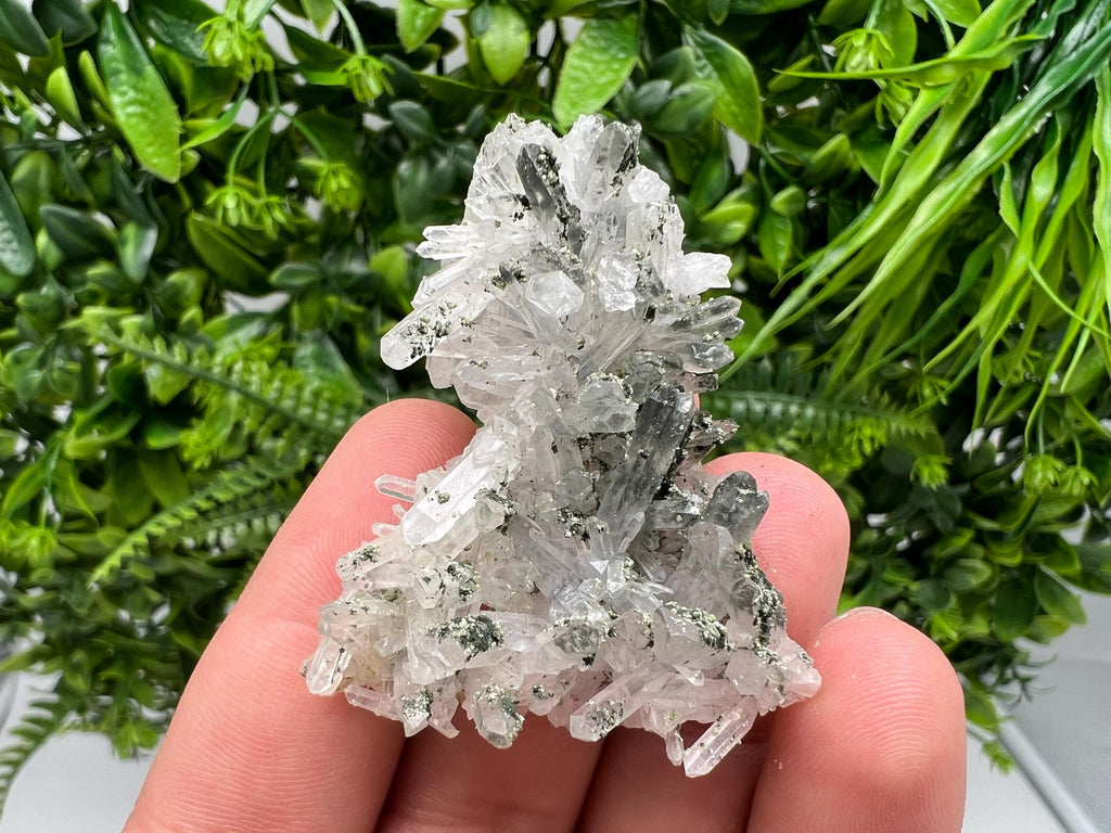 Stunning Quartz whit Chlorite inclusions from Borieva mine,Bulgaria,collection,mineral specimen,crystal,home decor stone,gift ,quartz cluste