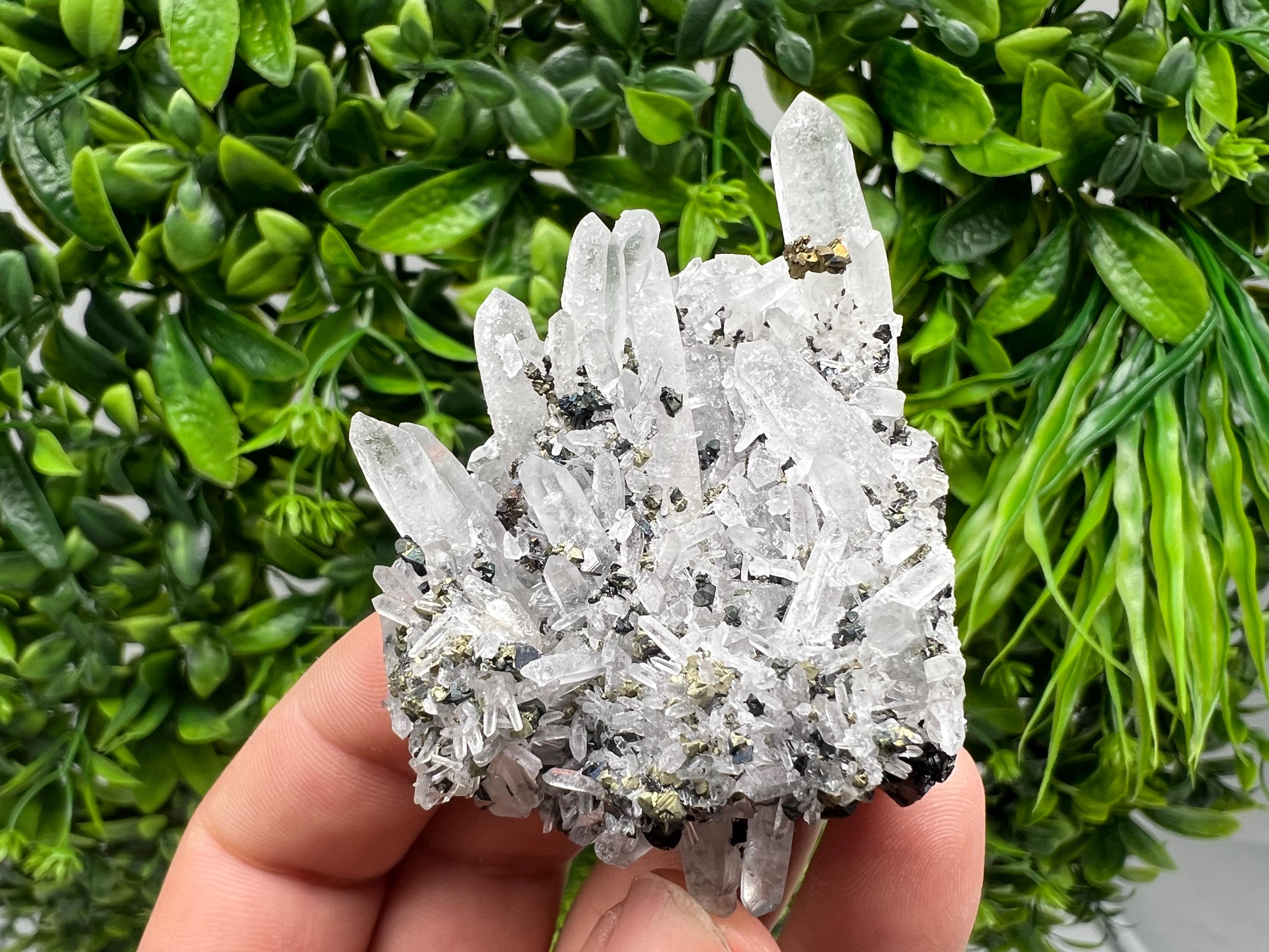 Wonderful Sphalerite Chalcopyrite on Green Quartz whit Hematite feom 9 th September mine,Bulgaria,natural,collection mineral specimen,gift
