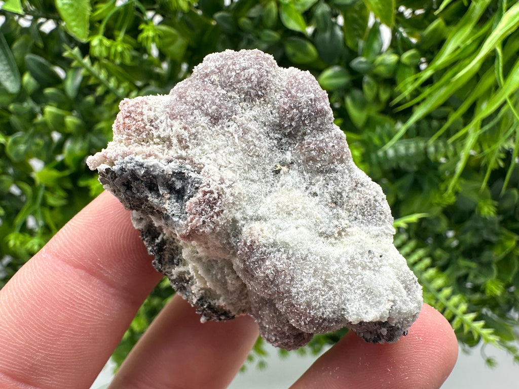 Wonderful Red Chalcedony,chlorite inclusion from 9th September mine,Bulgaria,natural,collection mineral specimen,home decor stone,gift cryst