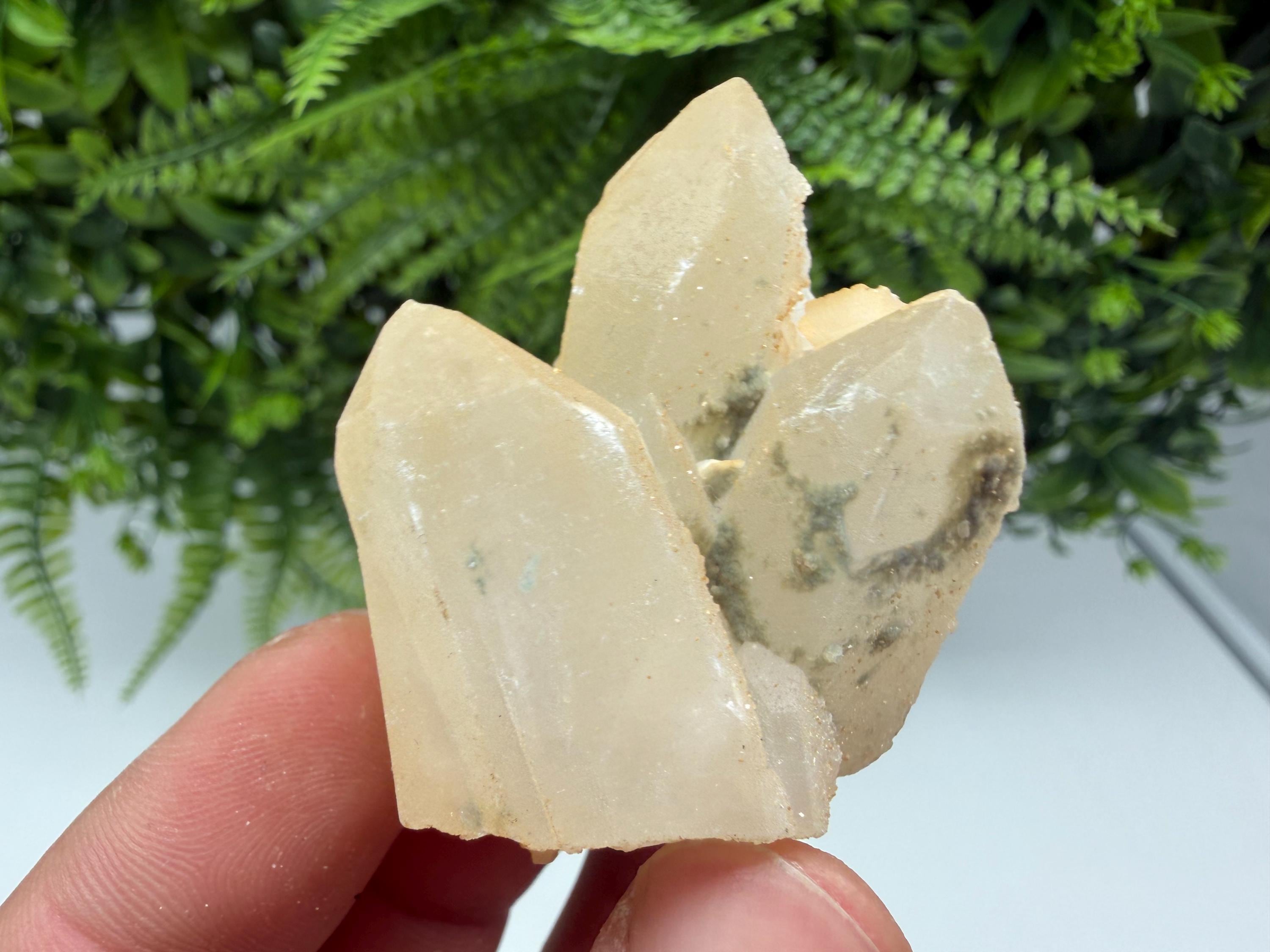 Wonderful Transparent Quartz whit Chlorite ,From 9th September mine,Madan,Bulgaria,Quartz,Quartz crystal,mineral specimen,collection quartz