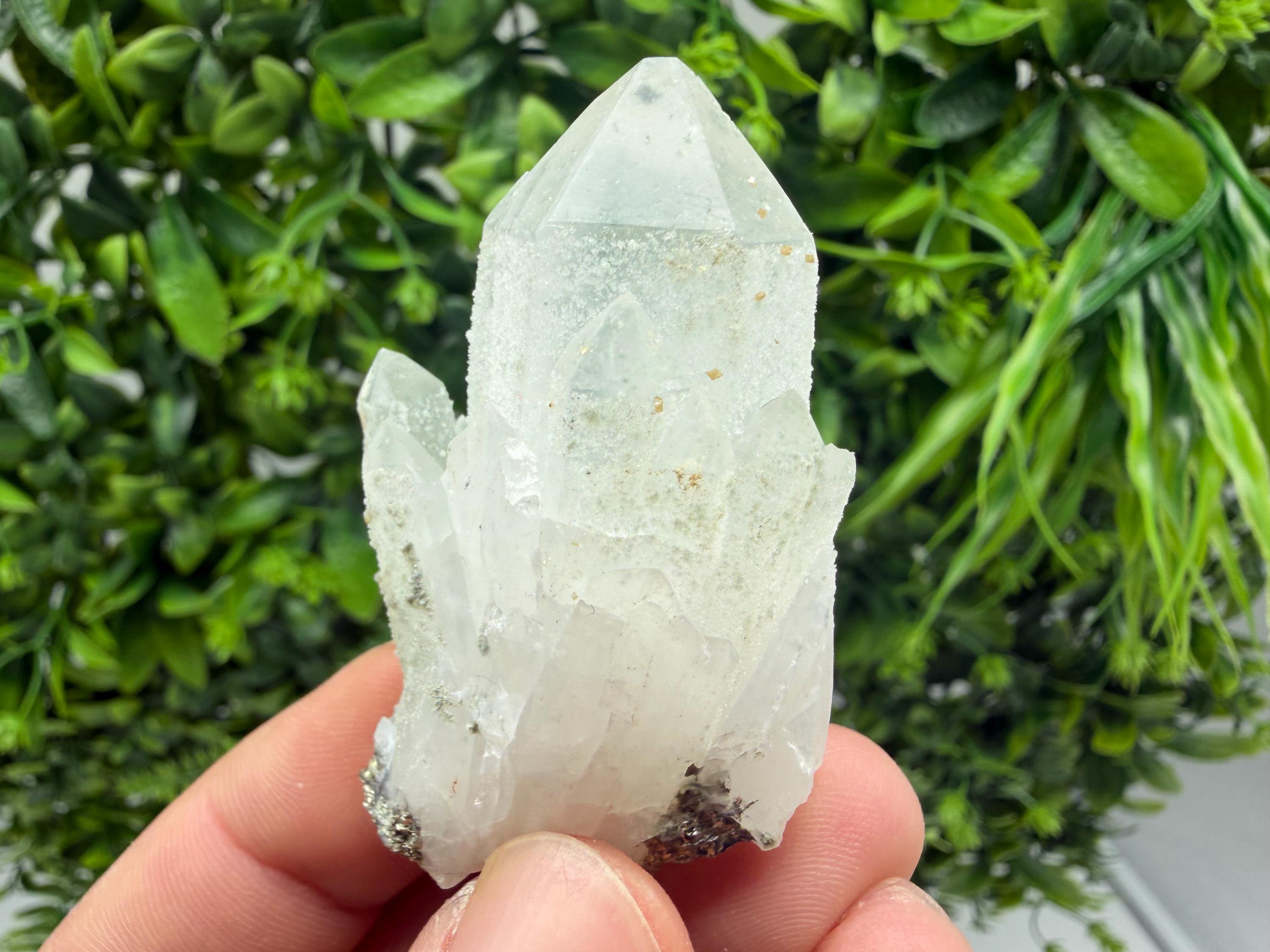 Wonderful Transparent Quartz whit Chlorite ,From 9th September mine,Madan,Bulgaria,Quartz,Quartz crystal,mineral specimen,collection quartz