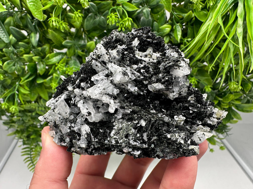 Chlorite Quartz with Hematite: Borieva Mine Crystal Decor (18/9/7 cm)