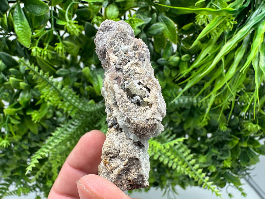 Wonderful Red Chalcedony,chlorite inclusion from 9th September mine,Bulgaria,natural,collection mineral specimen,home decor stone,gift cryst