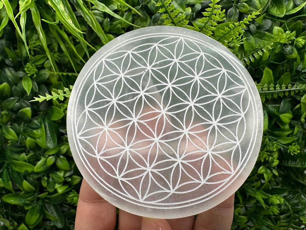 Flower of Life Selenite Plate: Crystal Recharging & Purification (10/10cm)