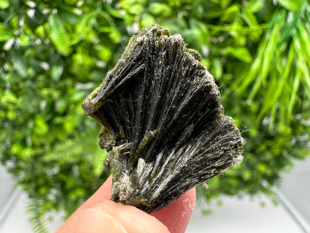 Rare Green Epidote whit Barite From Morocco,Epidote,Mini Collections Epidote,rare mineral Specimen,green epidote,Barite,crystal,Morocco min